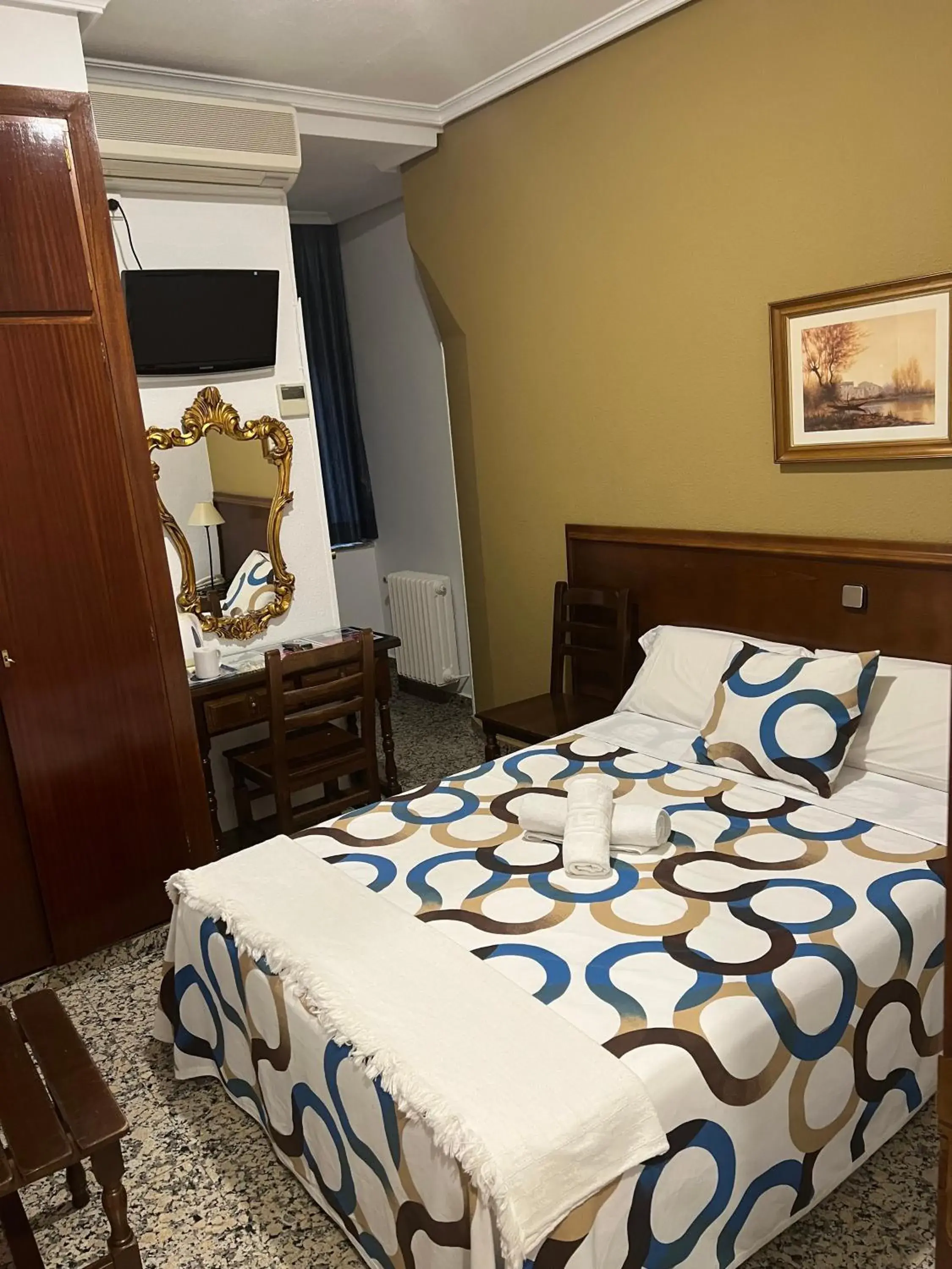 Photo of the whole room, Bed in Hostal Sonsoles Madrid-Centro