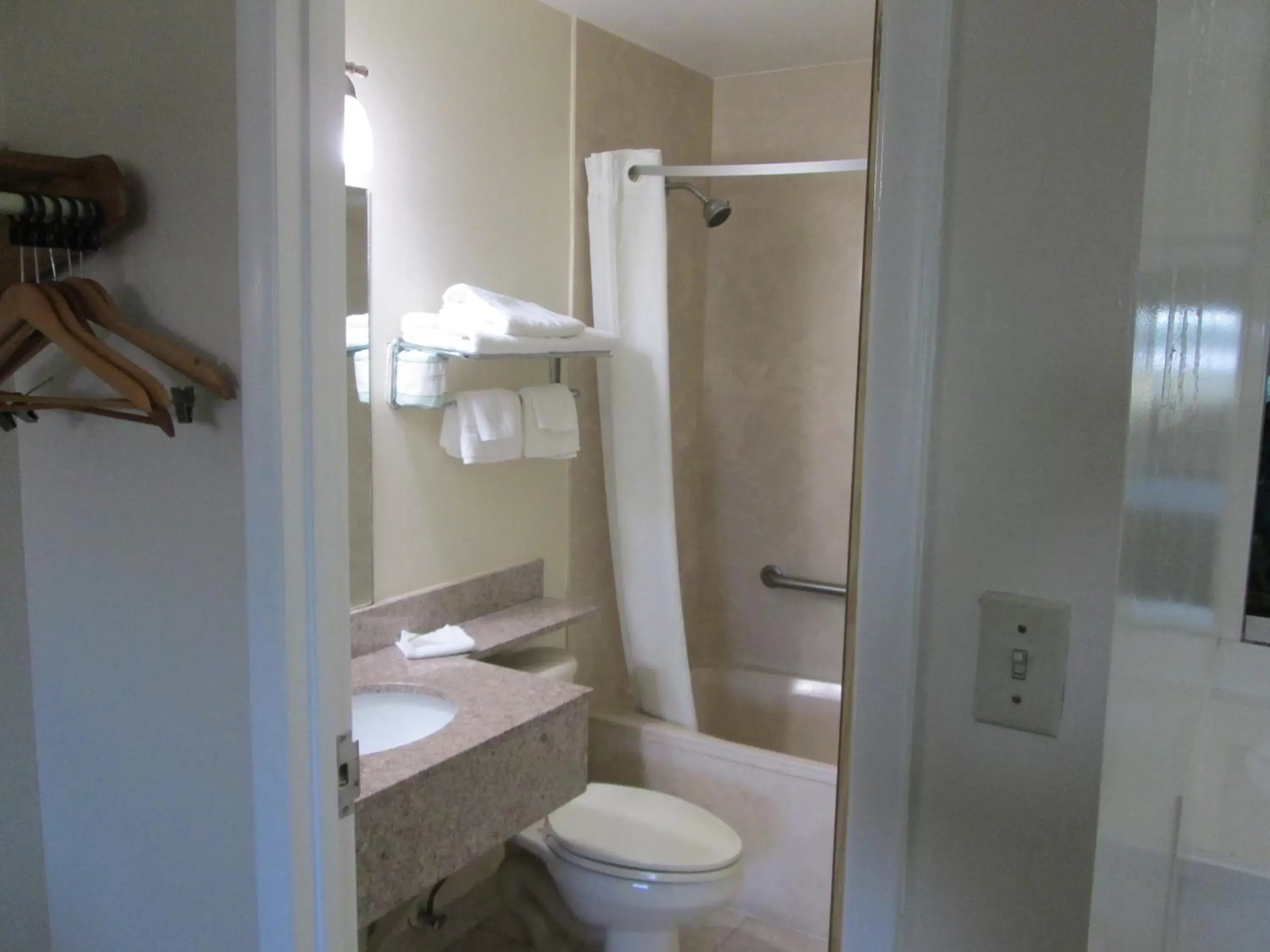 Bathroom in Super 8 by Wyndham Ft Walton Beach