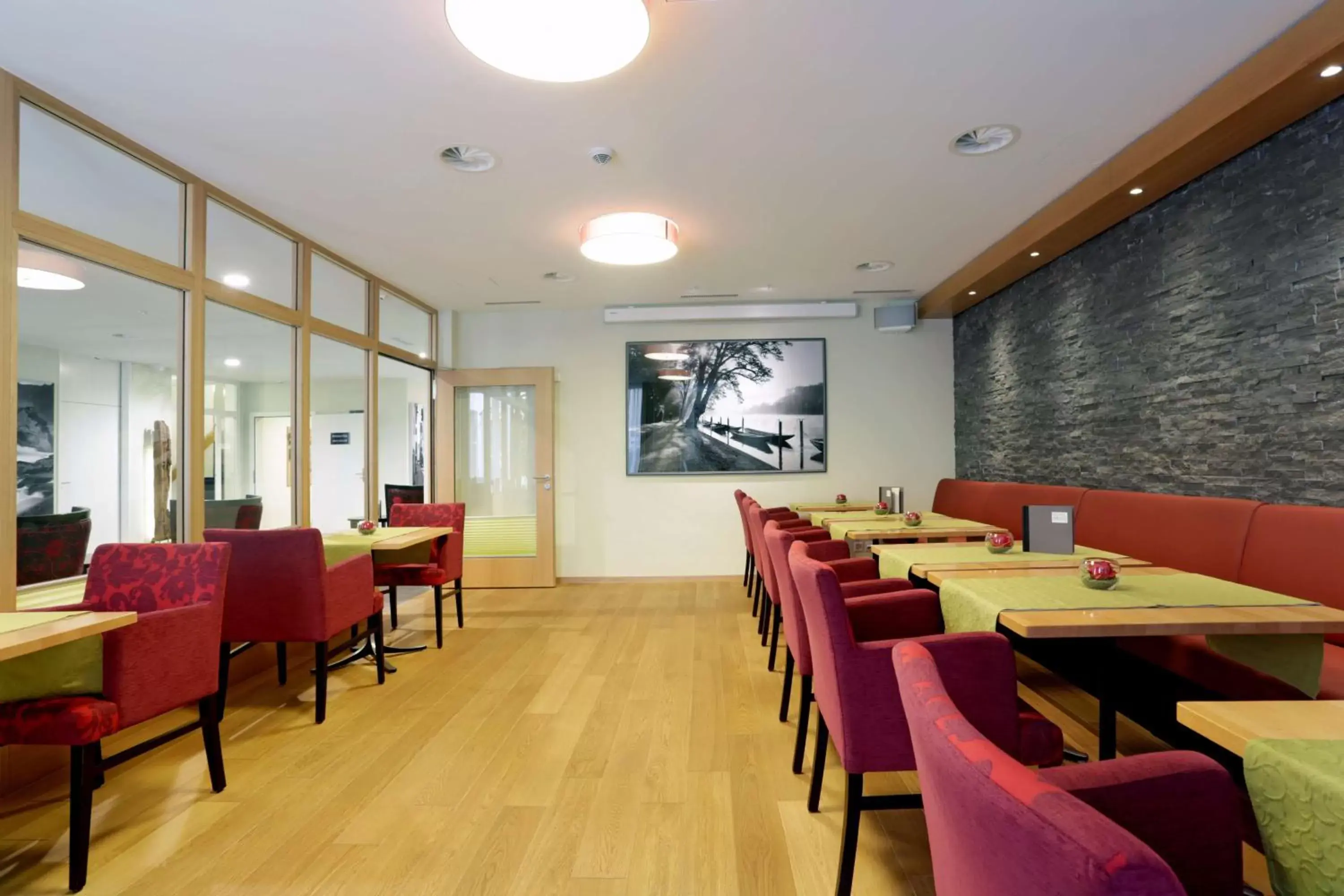 Seating area, Restaurant/Places to Eat in Best Western Plus Hotel Bahnhof