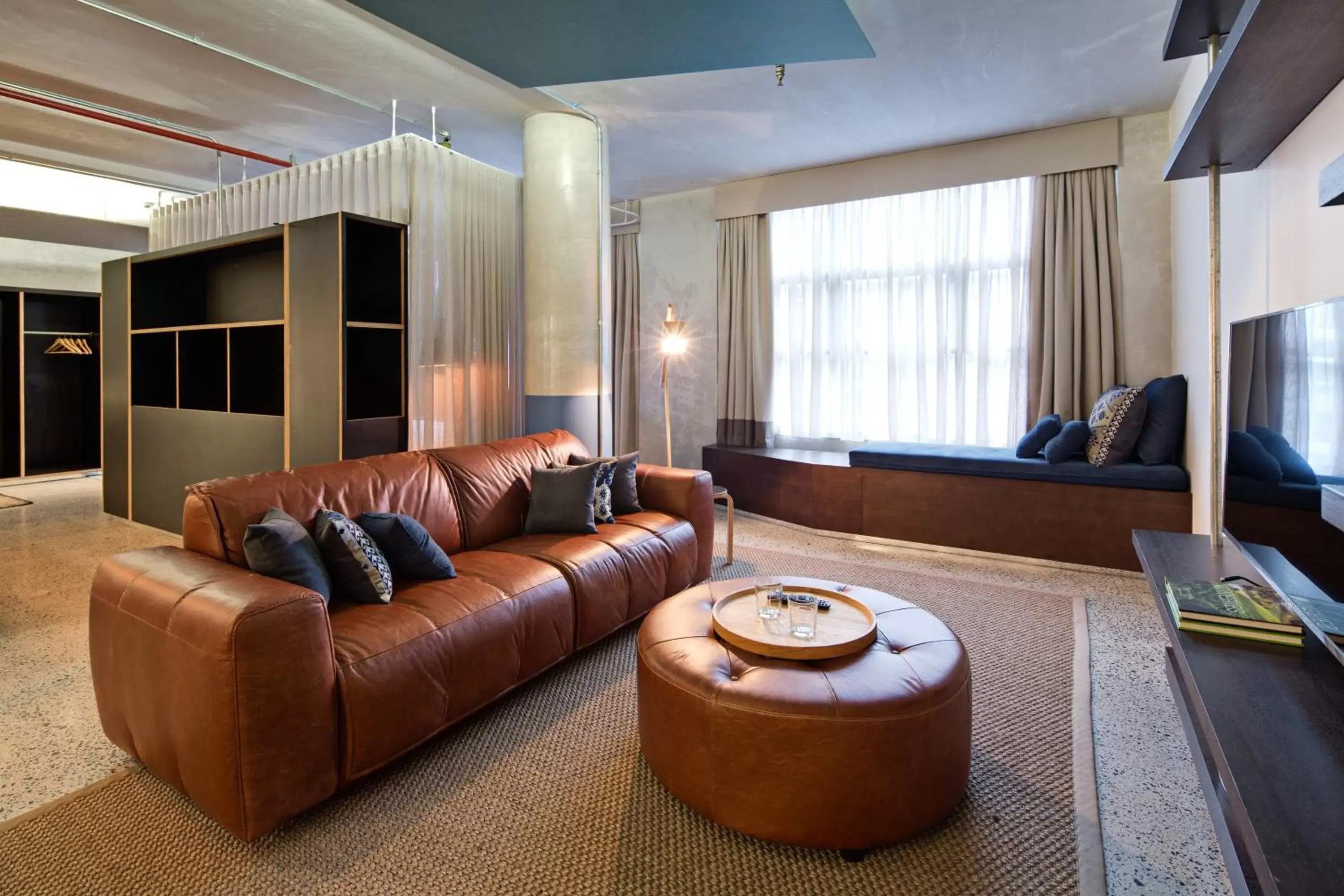 TV and multimedia, Seating Area in Zara Tower – Luxury Suites and Apartments