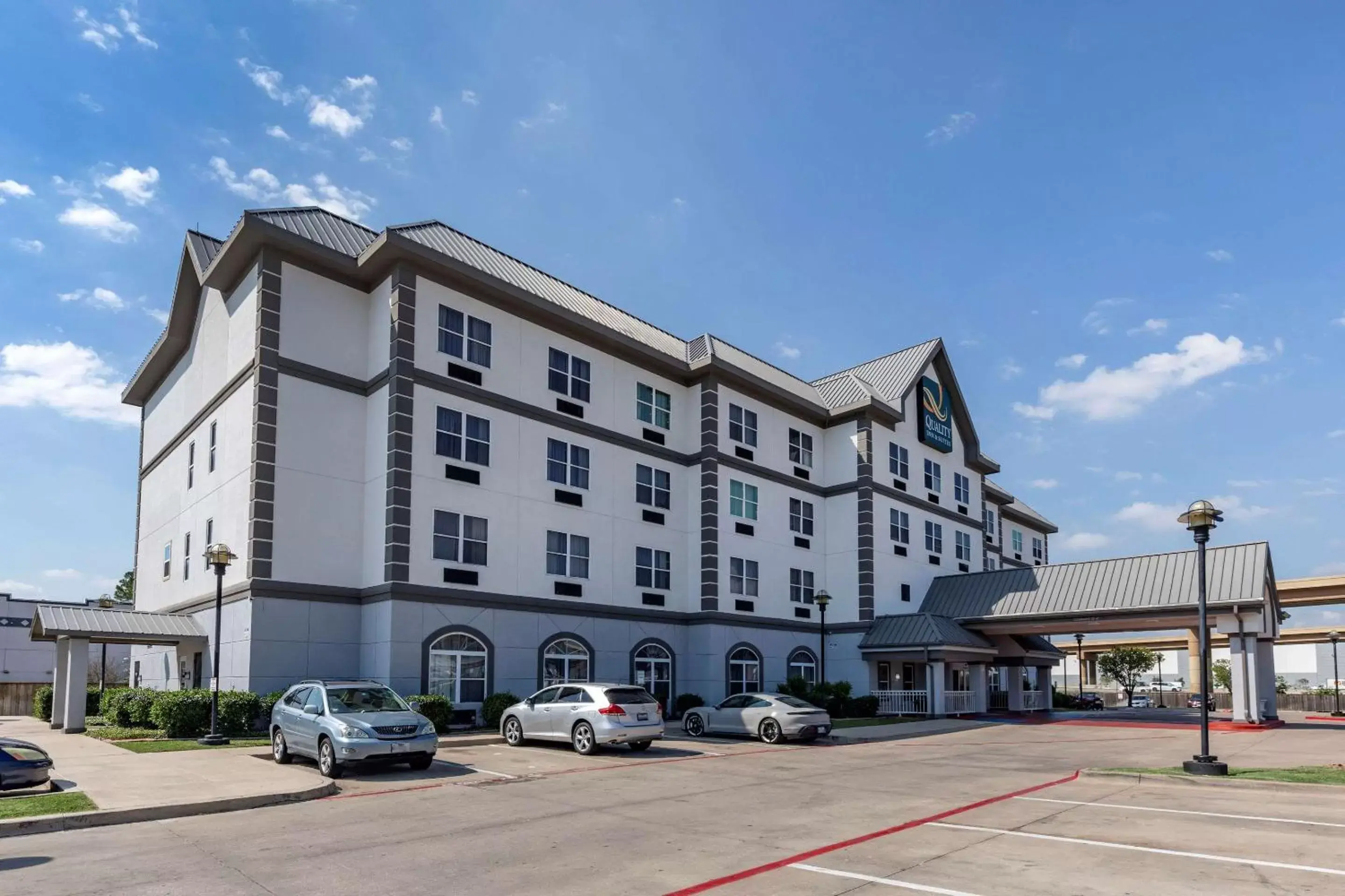 Property Building in Quality Inn & Suites I-35 E/Walnut Hill
