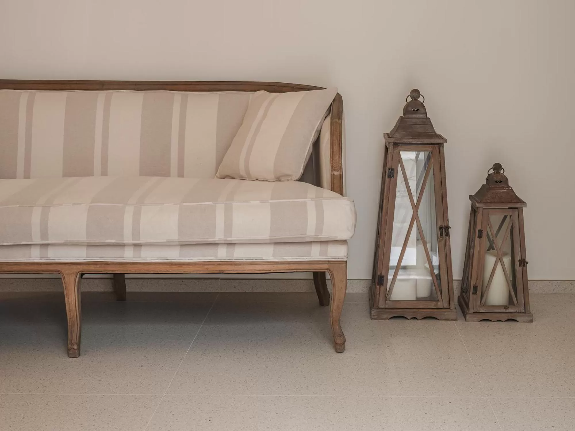 Seating area in Living u HomeSuites