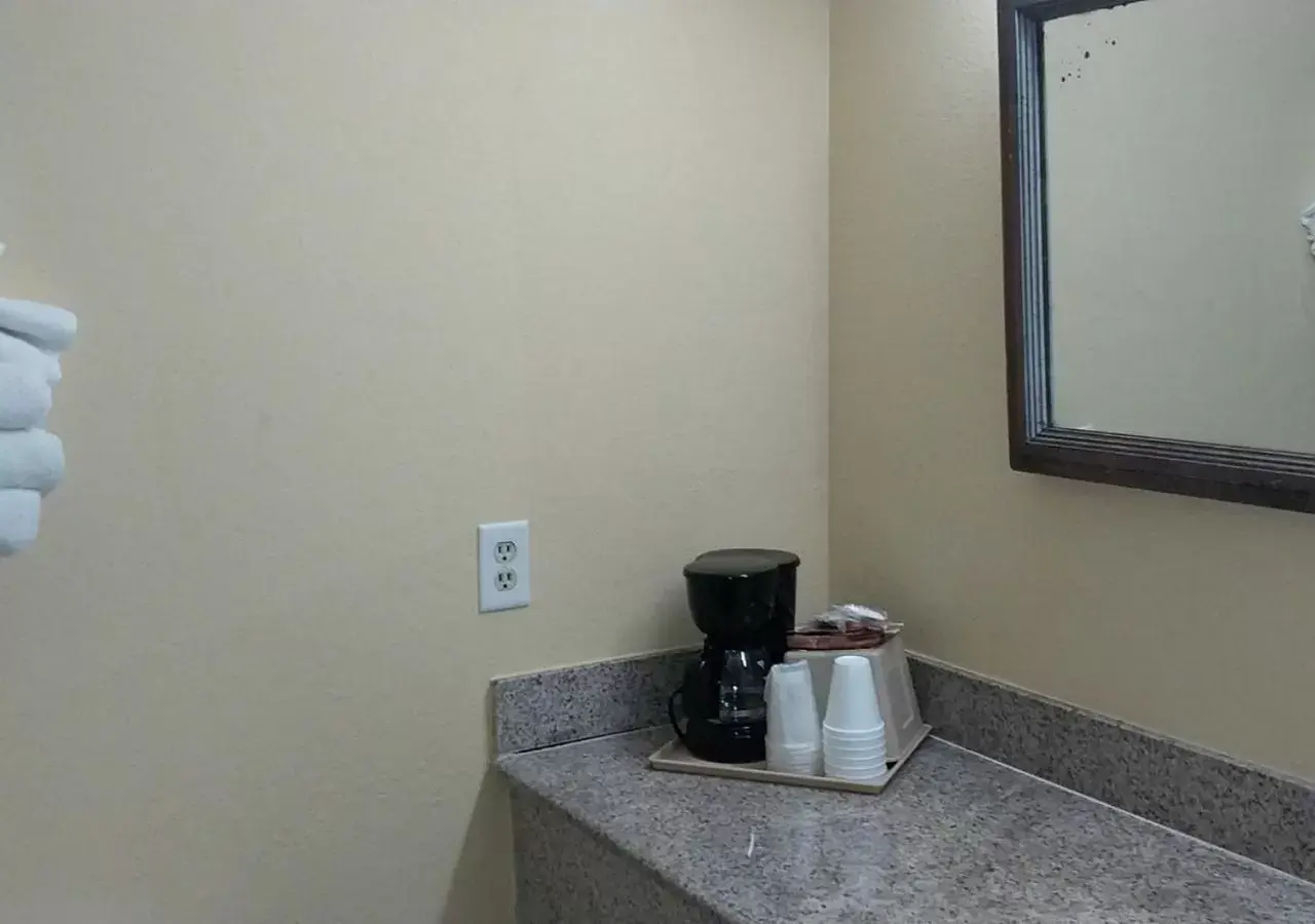 Coffee/tea facilities in Stay Express Inn Athens