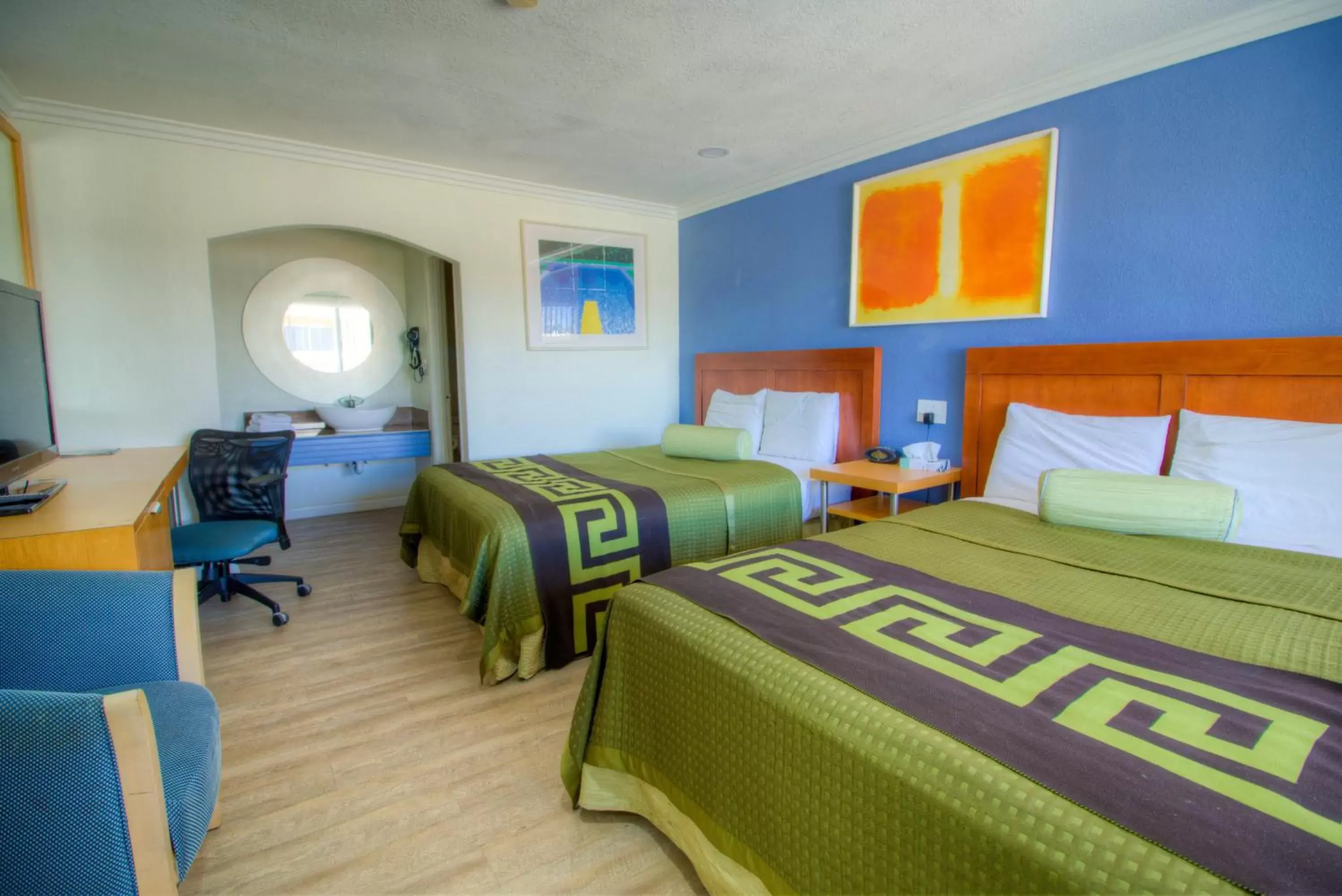Bed in Rodeway Inn & Suites Ridgecrest
