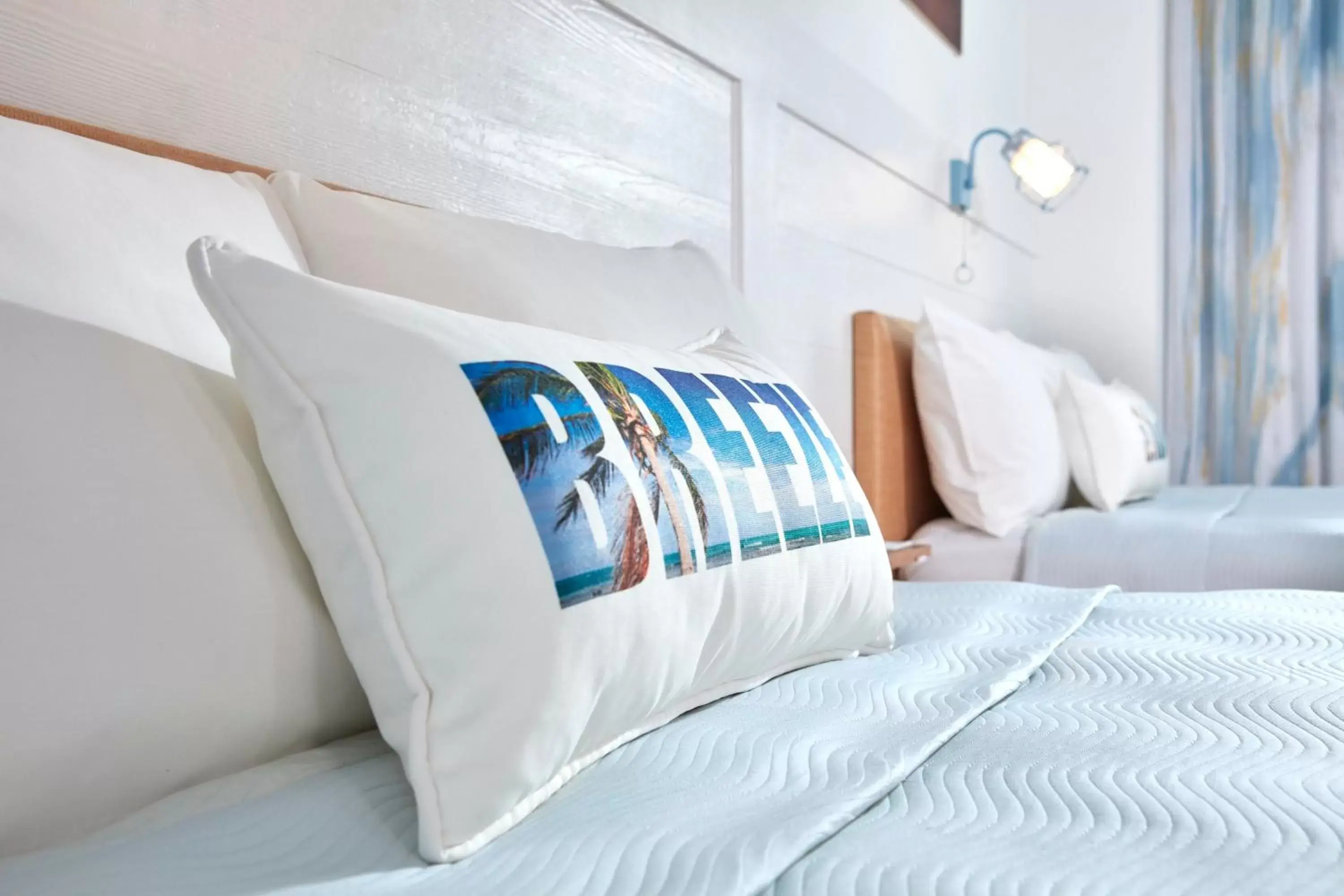 Bedroom, Bed in Universal’s Endless Summer Resort – Dockside Inn and Suites
