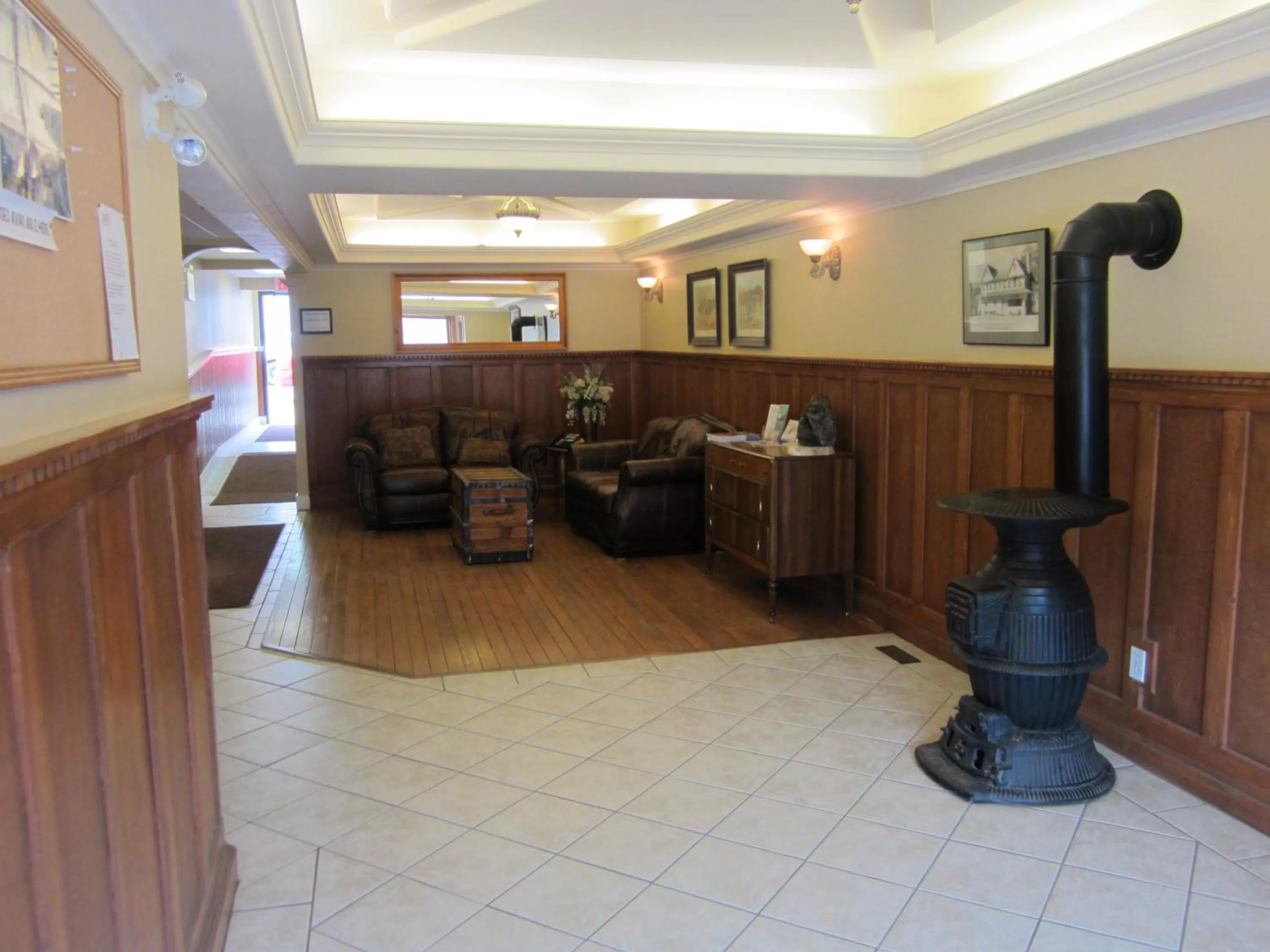 Lobby or reception in Reynolds Hotel