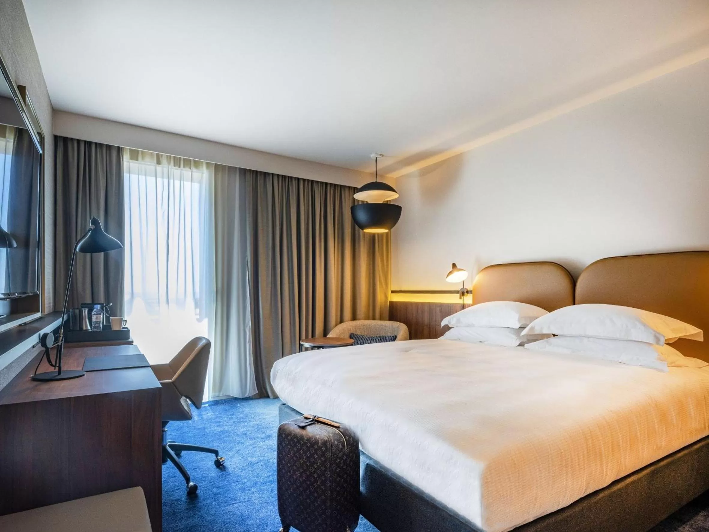 Photo of the whole room, Bed in Crowne Plaza - Nice - Grand Arenas by IHG