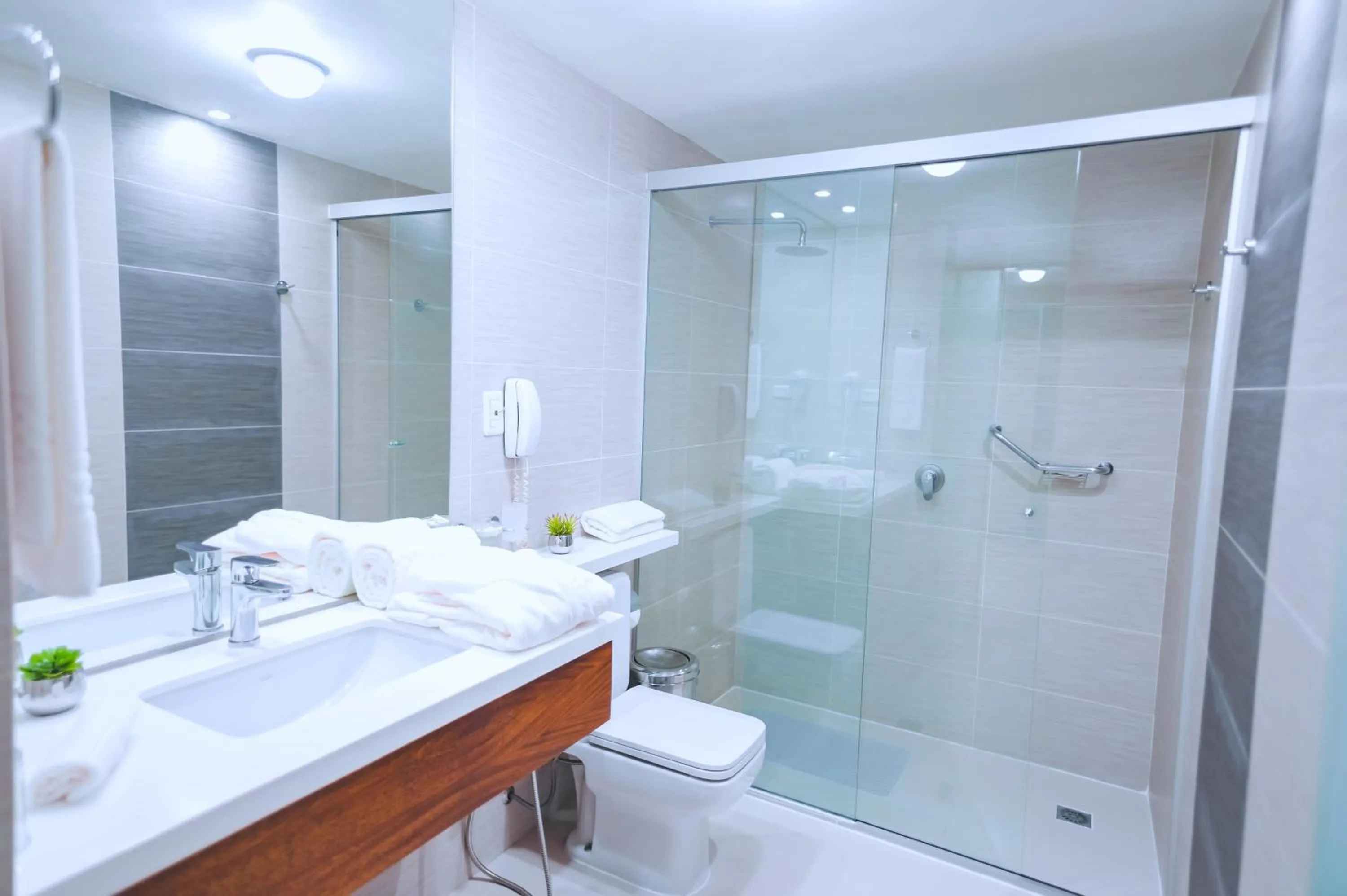 Shower in Hotel Cortez