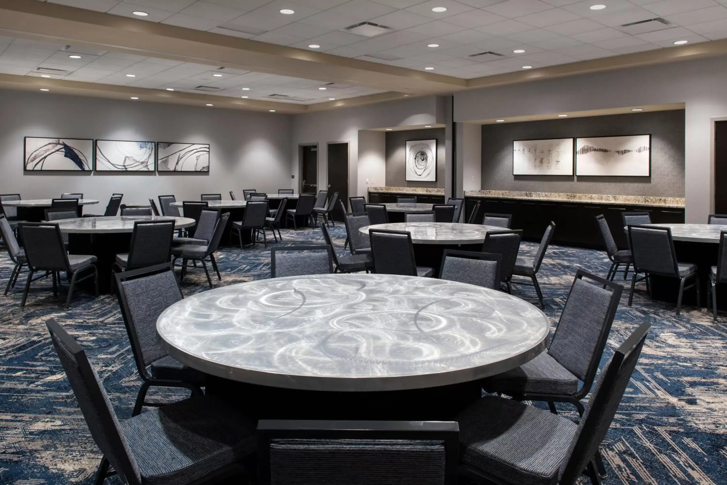 Meeting/conference room, Restaurant/Places to Eat in Courtyard by Marriott Philadelphia South at The Navy Yard