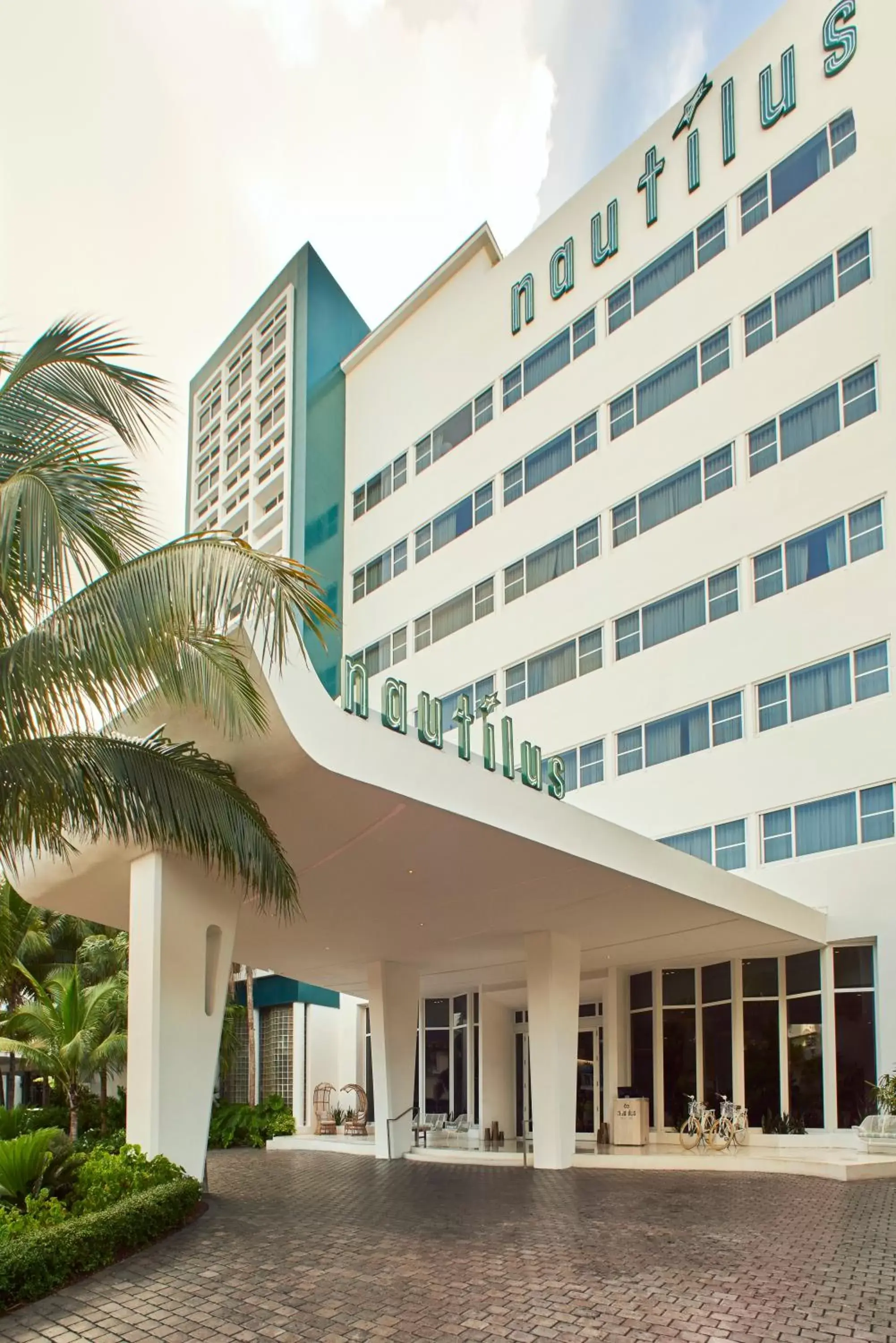 Property building, Facade/Entrance in Nautilus Sonesta Miami Beach