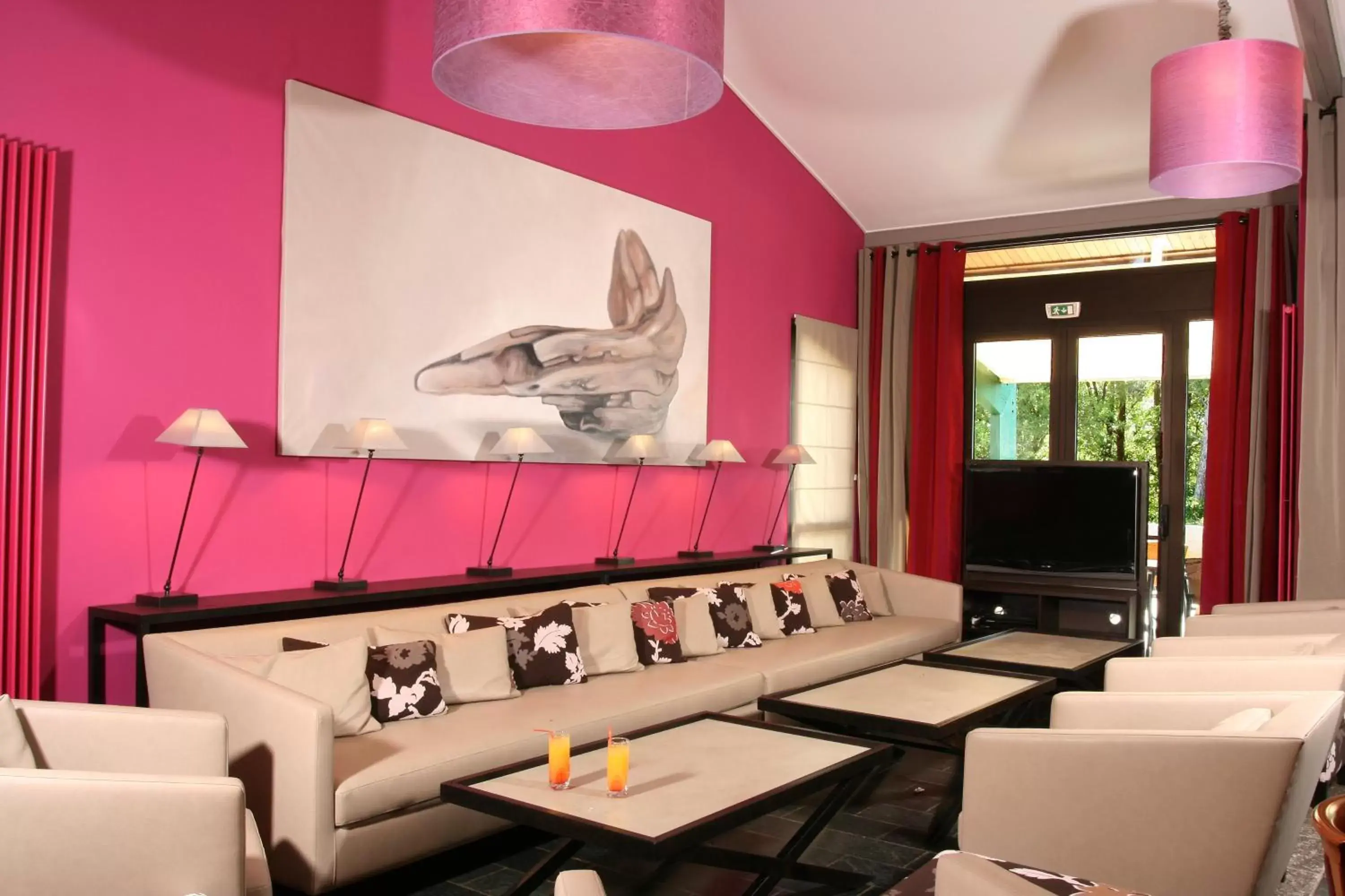 Lounge or bar, Seating Area in Mercure Brignoles Golf de Barbaroux & Spa