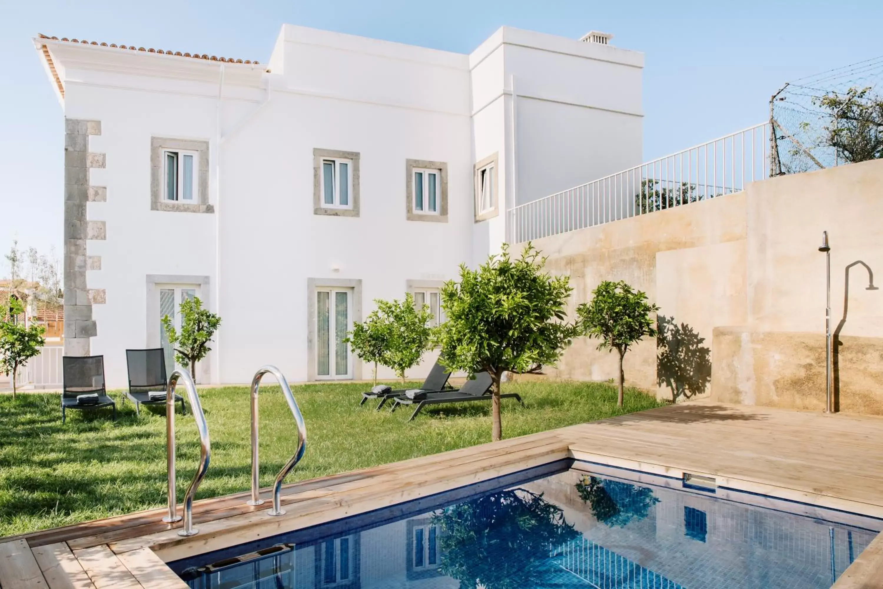 Property building, Swimming Pool in Colégio Charm House