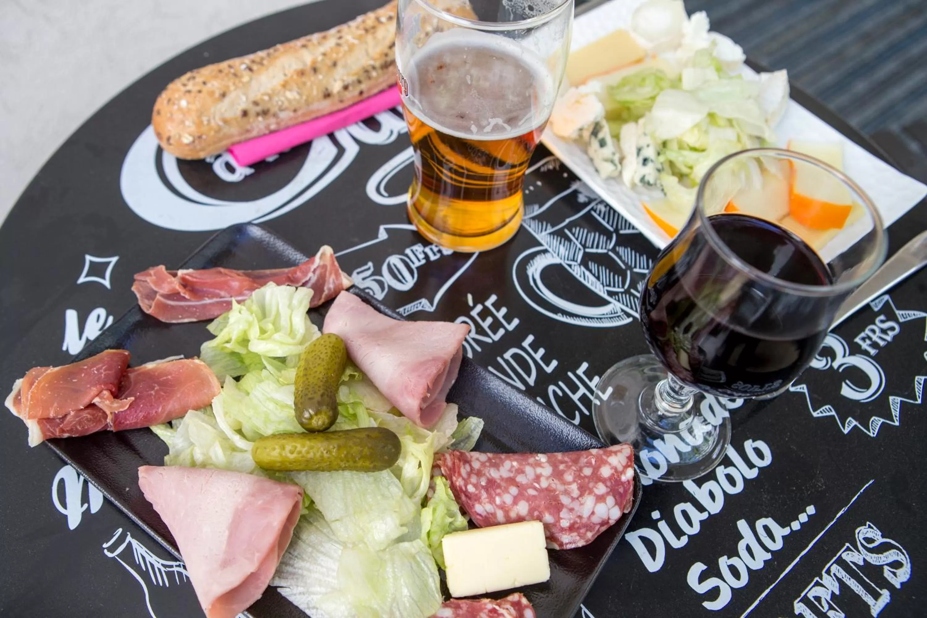 Food and drinks in HOTEL DE PARIS MONTPARNASSE