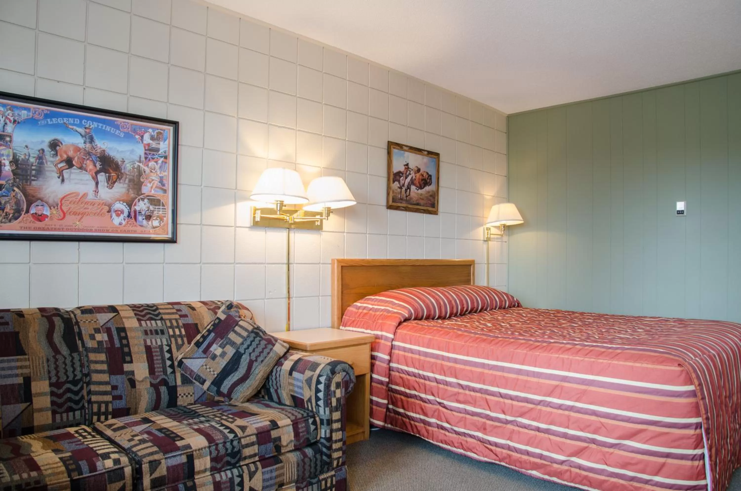 Bedroom, Bed in Plains Motel