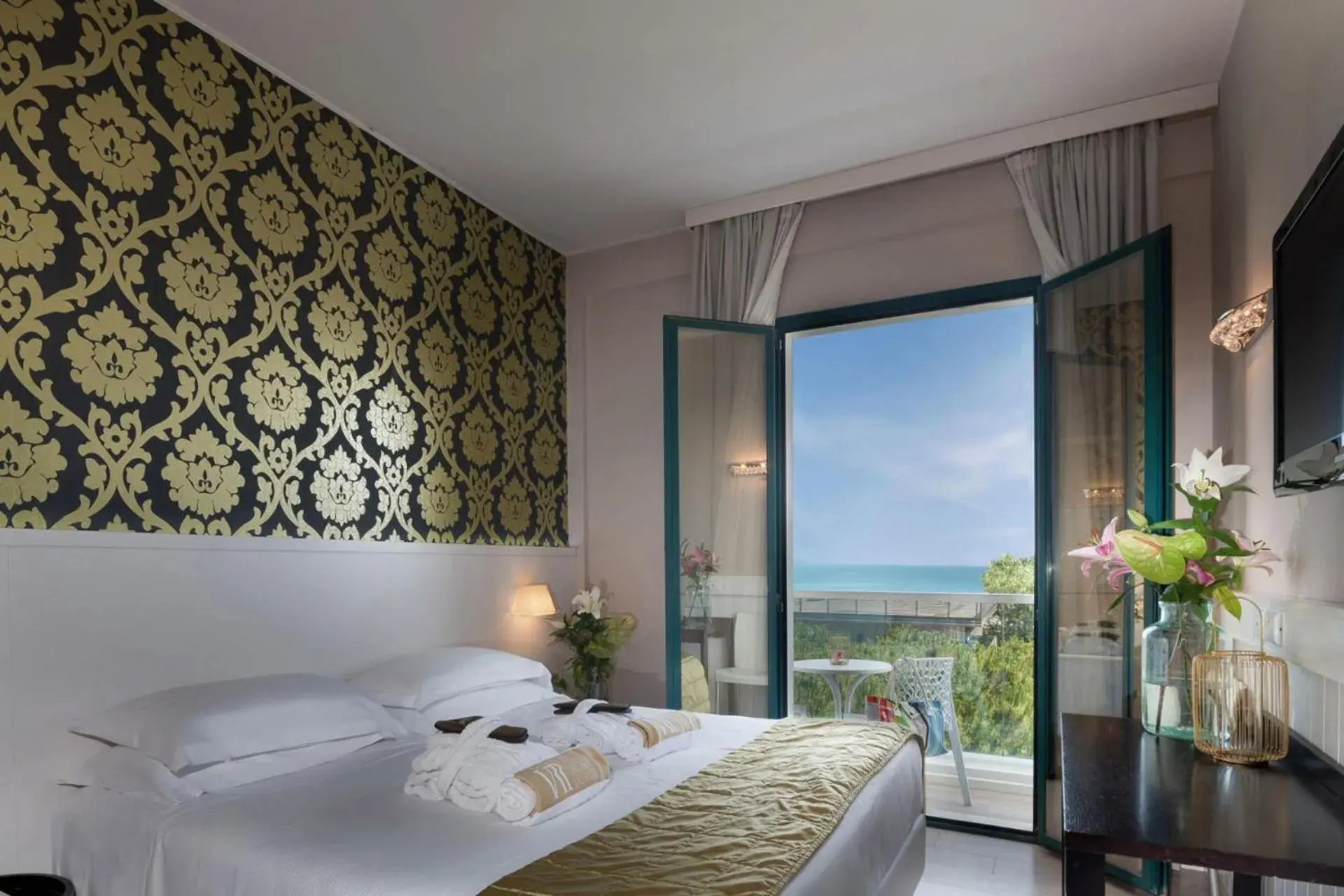 Sea view, Bed in Hotel Villa Rosa Riviera