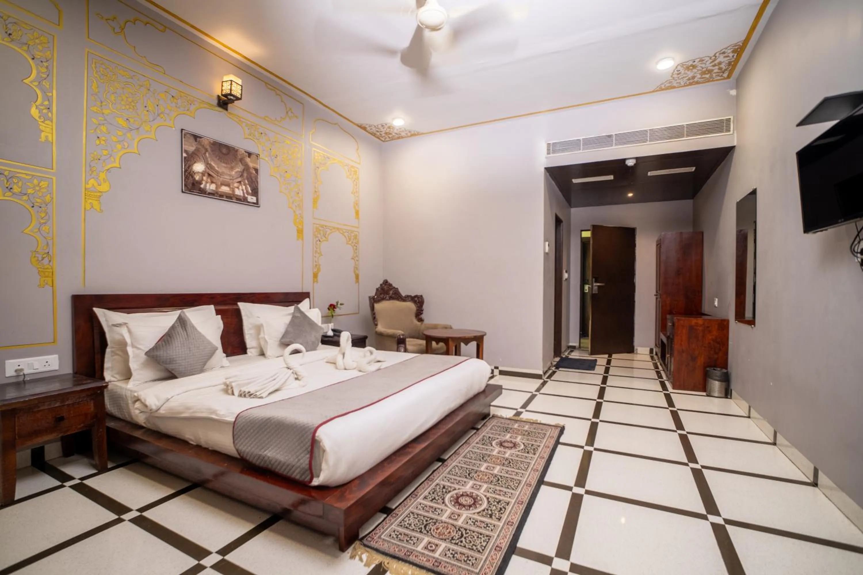 Bed in Hotel Laxmi Niwas - A Heritage Retreat