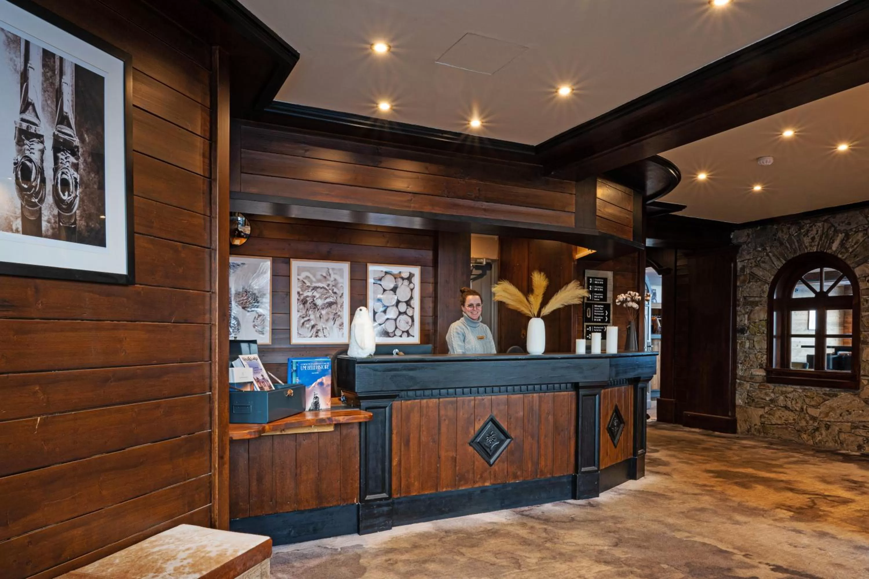 Lobby or reception in Hôtel Le Levanna by Les Etincelles