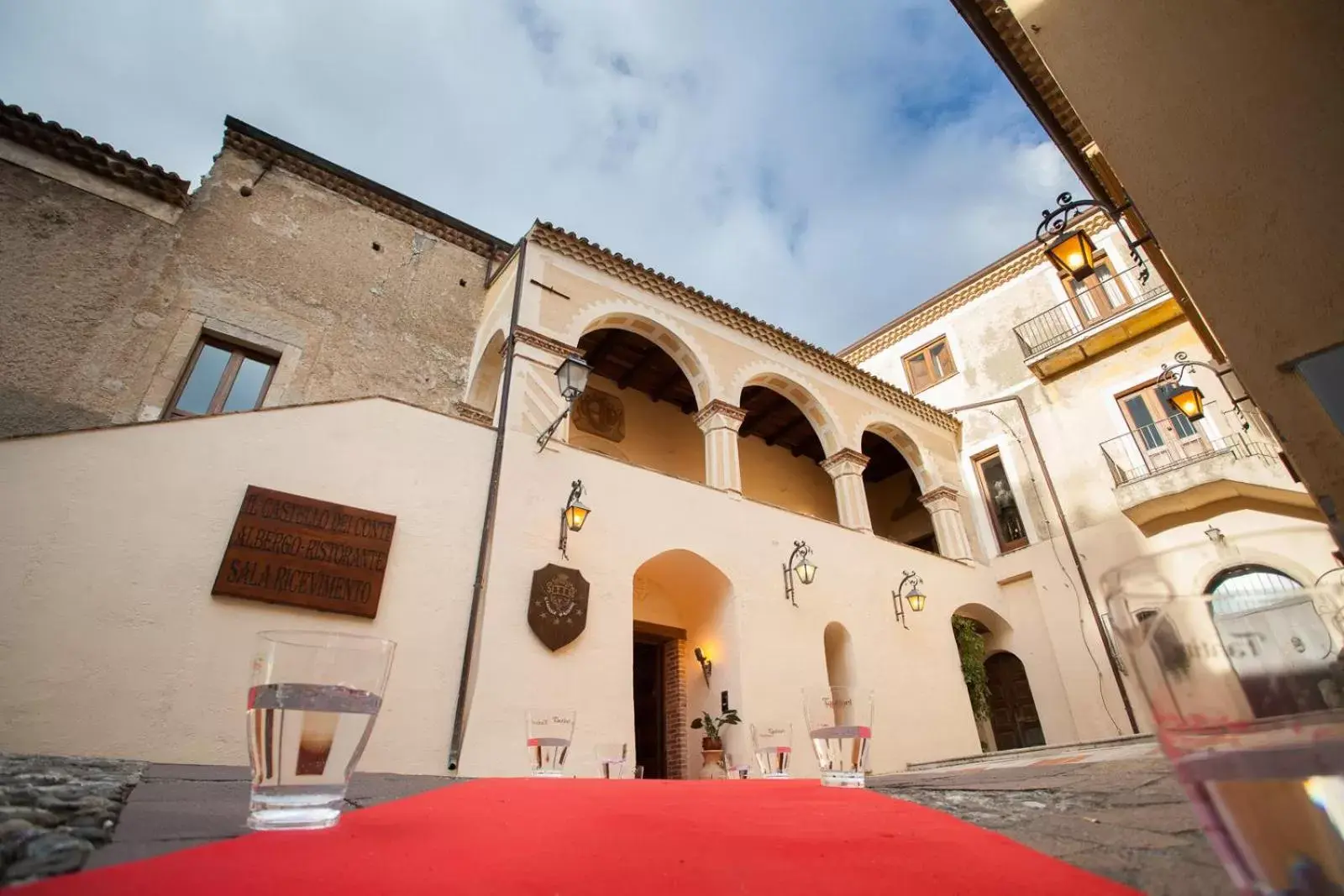 Facade/entrance, Property Building in Castello di Altomonte