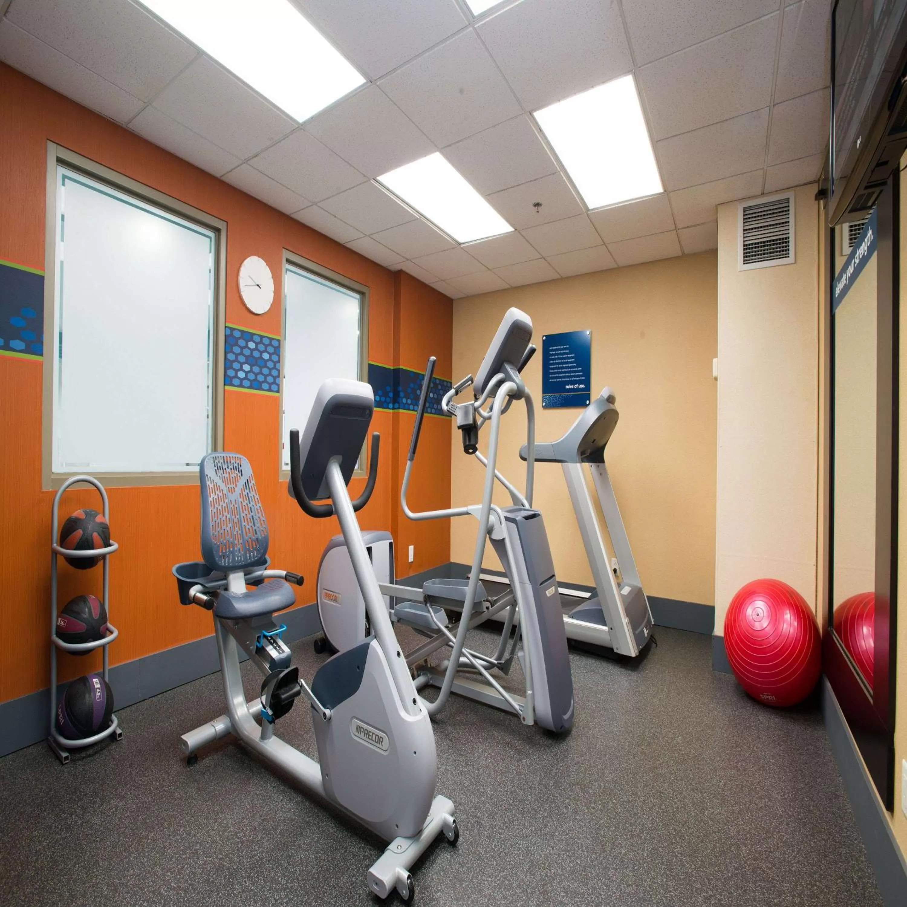 Fitness centre/facilities in Hampton Inn Toronto-Mississauga West