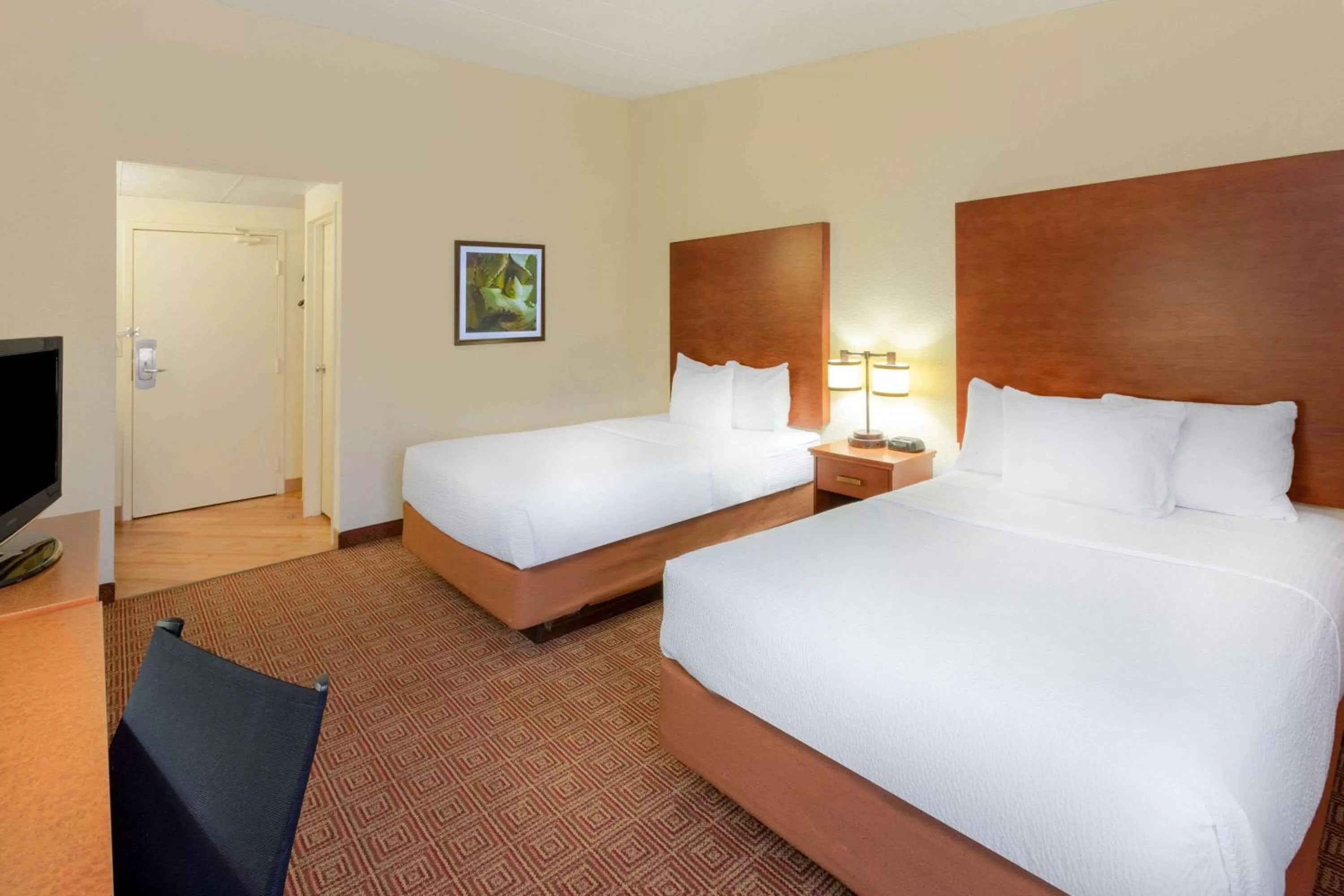 Photo of the whole room, Bed in La Quinta Inn by Wyndham Minneapolis Airport Bloomington