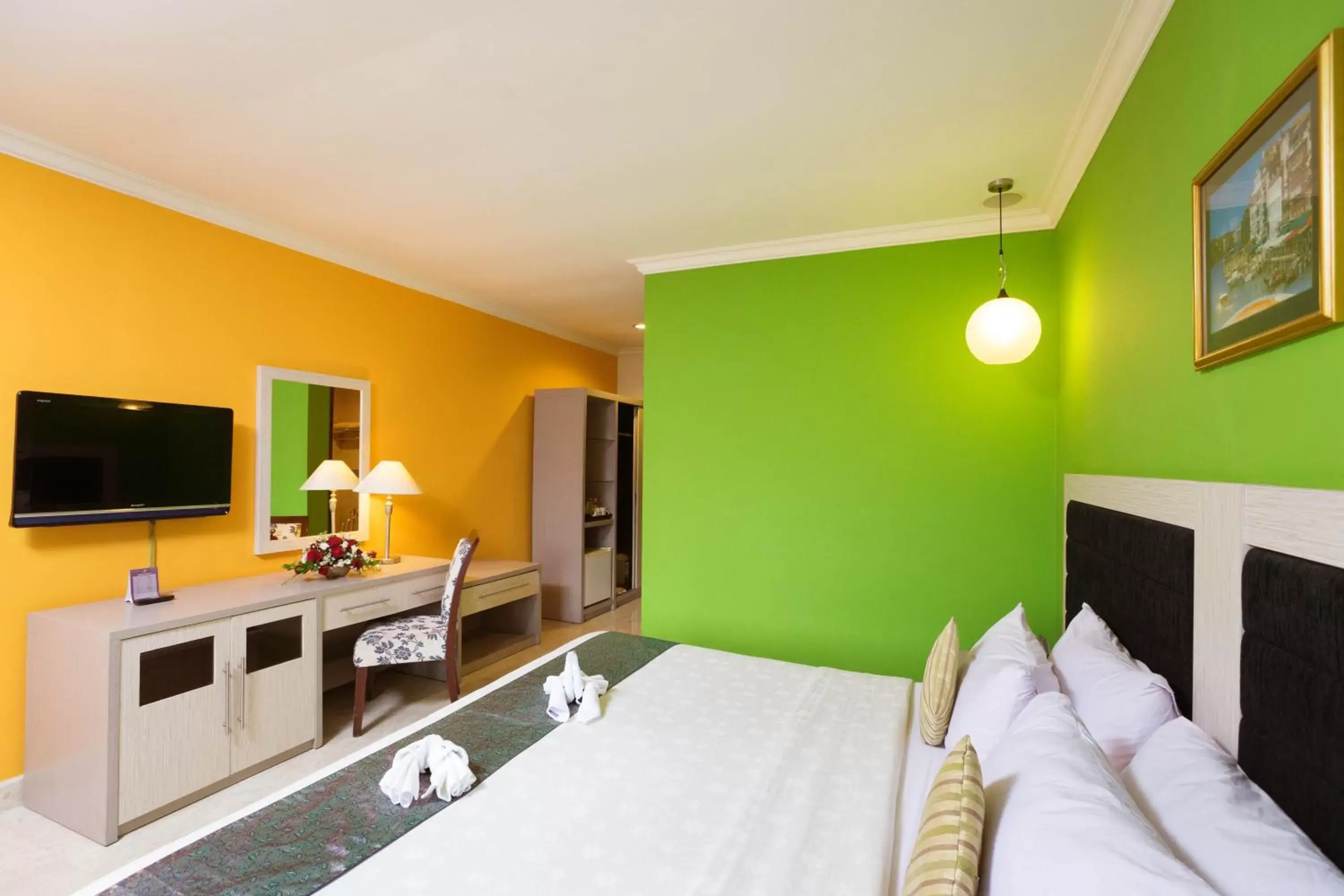Bedroom, TV/Entertainment Center in Royal Orchids Garden Hotel & Condominium