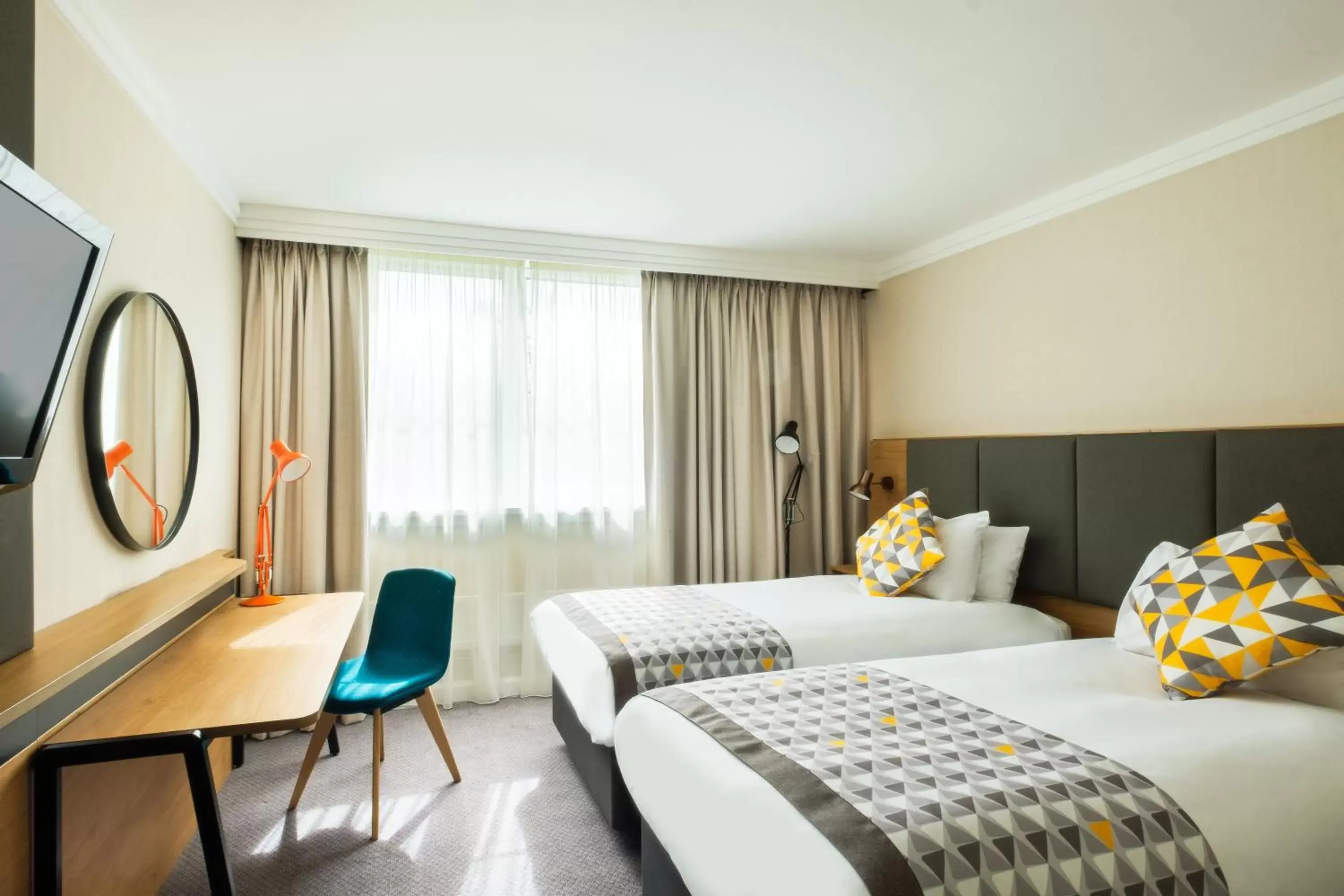 Standard Double or Twin Room in Holiday Inn High Wycombe M40, Jct.4, an IHG Hotel Standard Double or Twin Room in Holiday Inn High Wycombe M40, Jct.4, an IHG Hotel