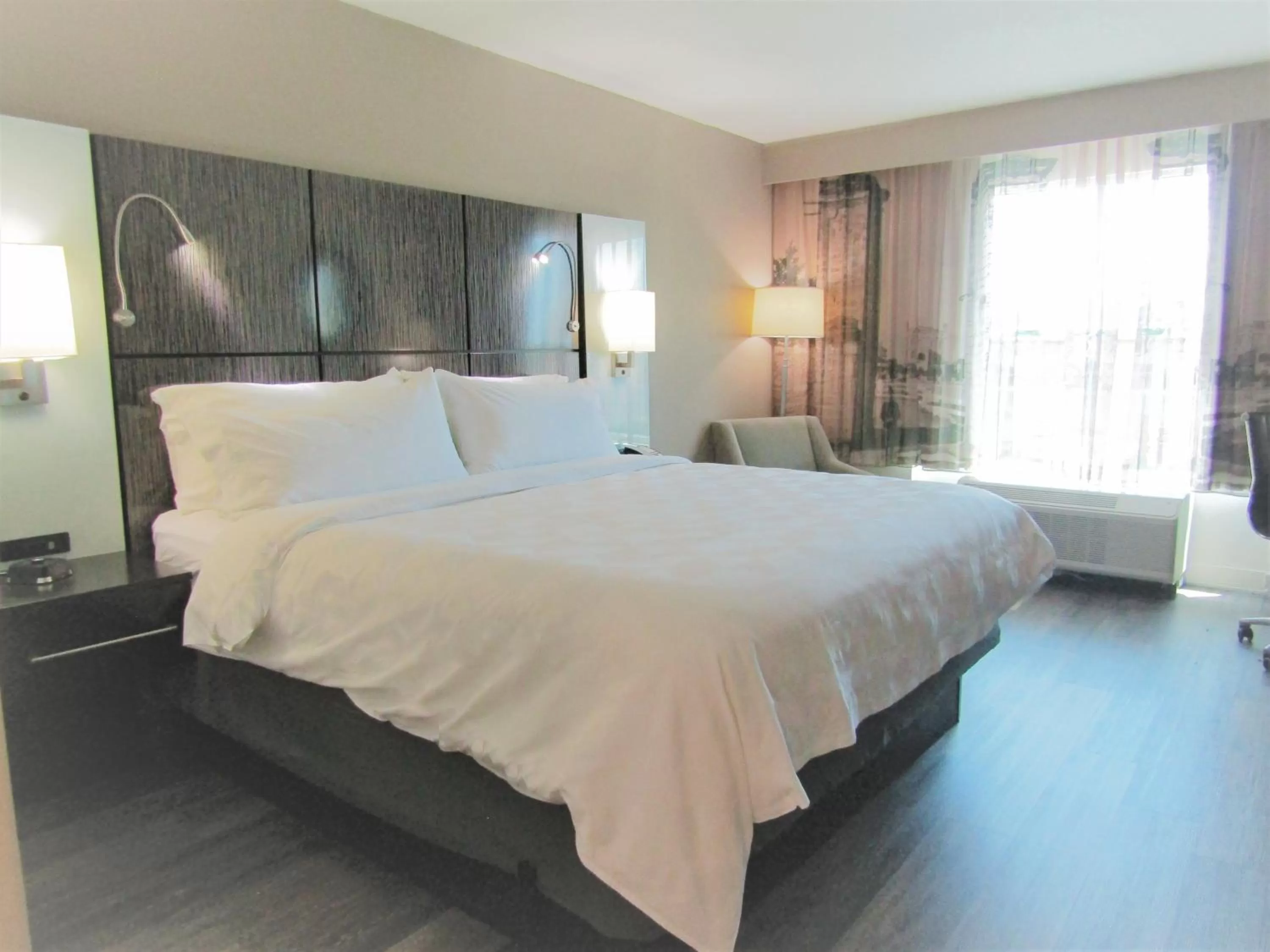 King Room - Disability Access - Non-Smoking in Holiday Inn St. Augustine - Historic, an IHG Hotel