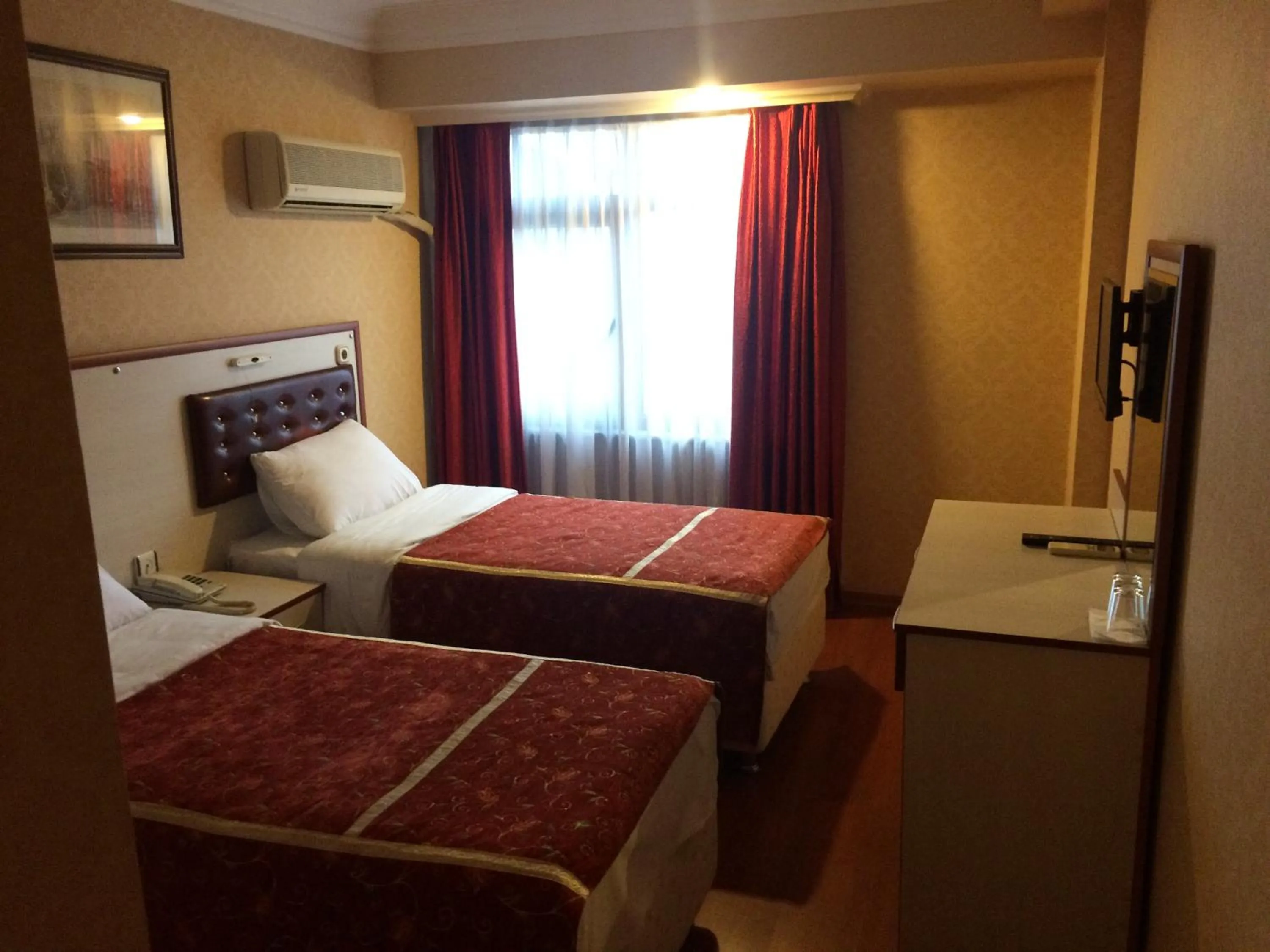 Day, Bed in Tayhan Hotel