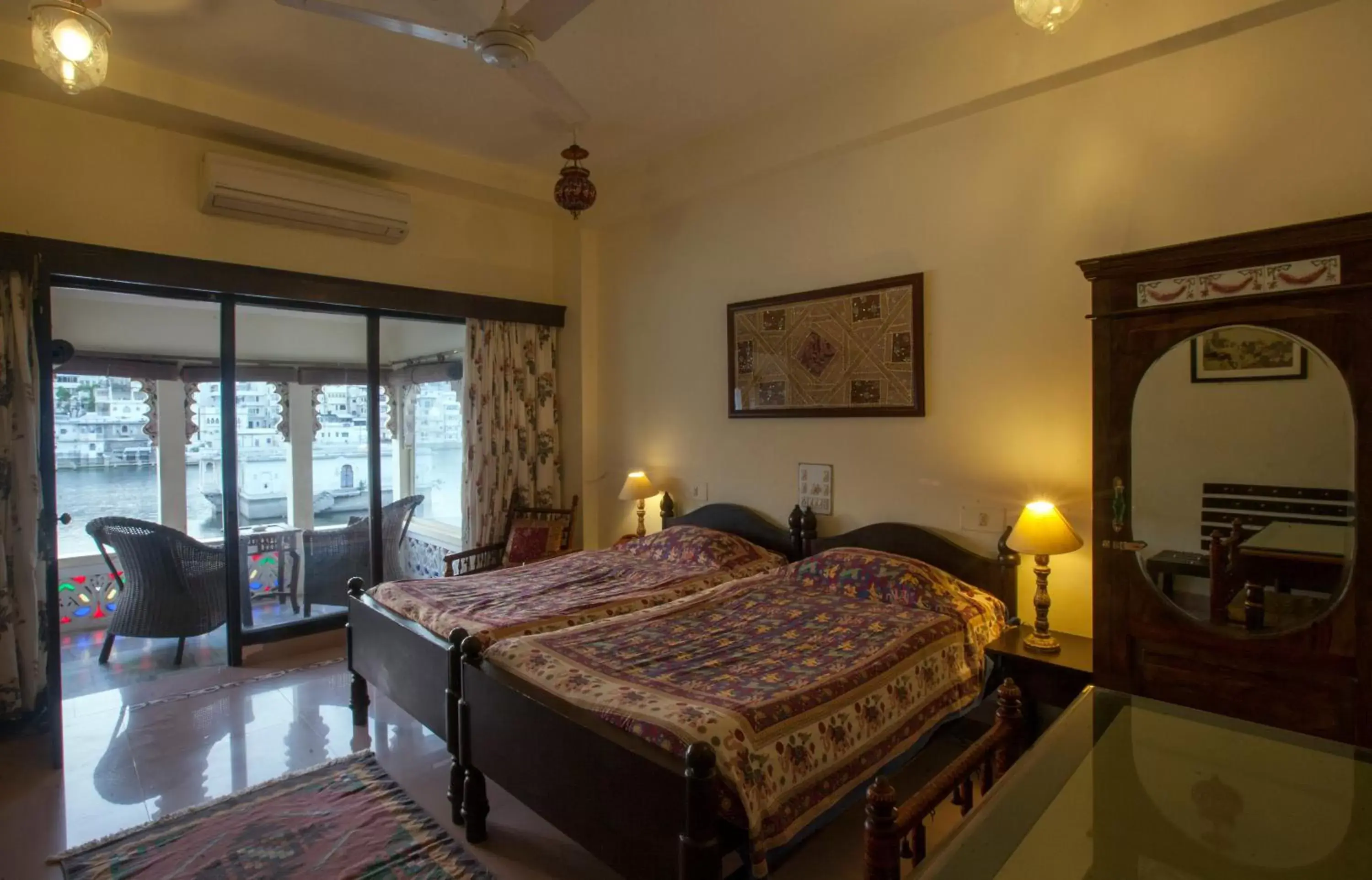Bedroom, Bed in Lake Pichola Hotel