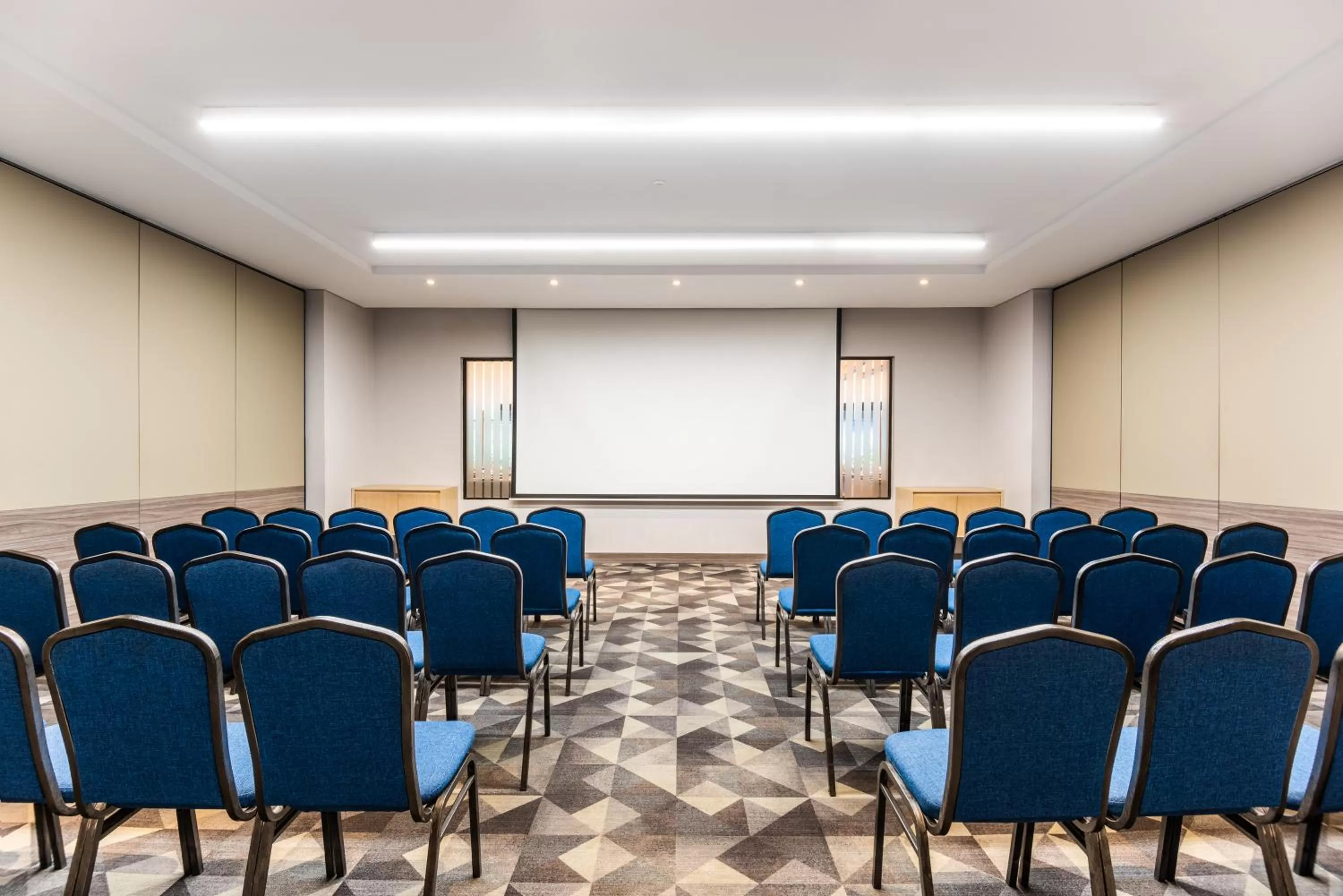 Meeting/conference room in Cosmos 100 Hotel & Centro de Convenciones - Hoteles Cosmos