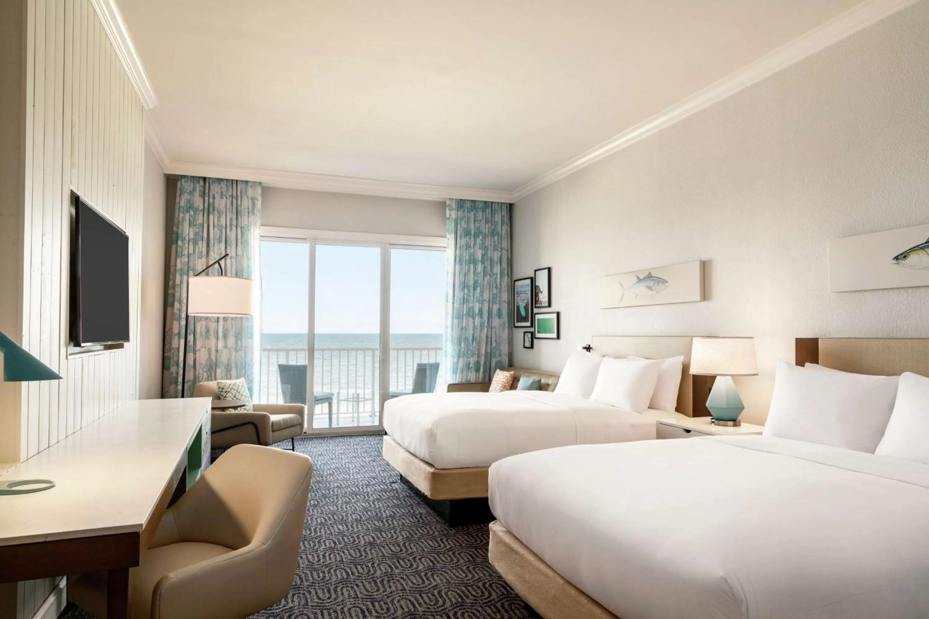 Bedroom, Bed in DoubleTree by Hilton Ocean City Oceanfront