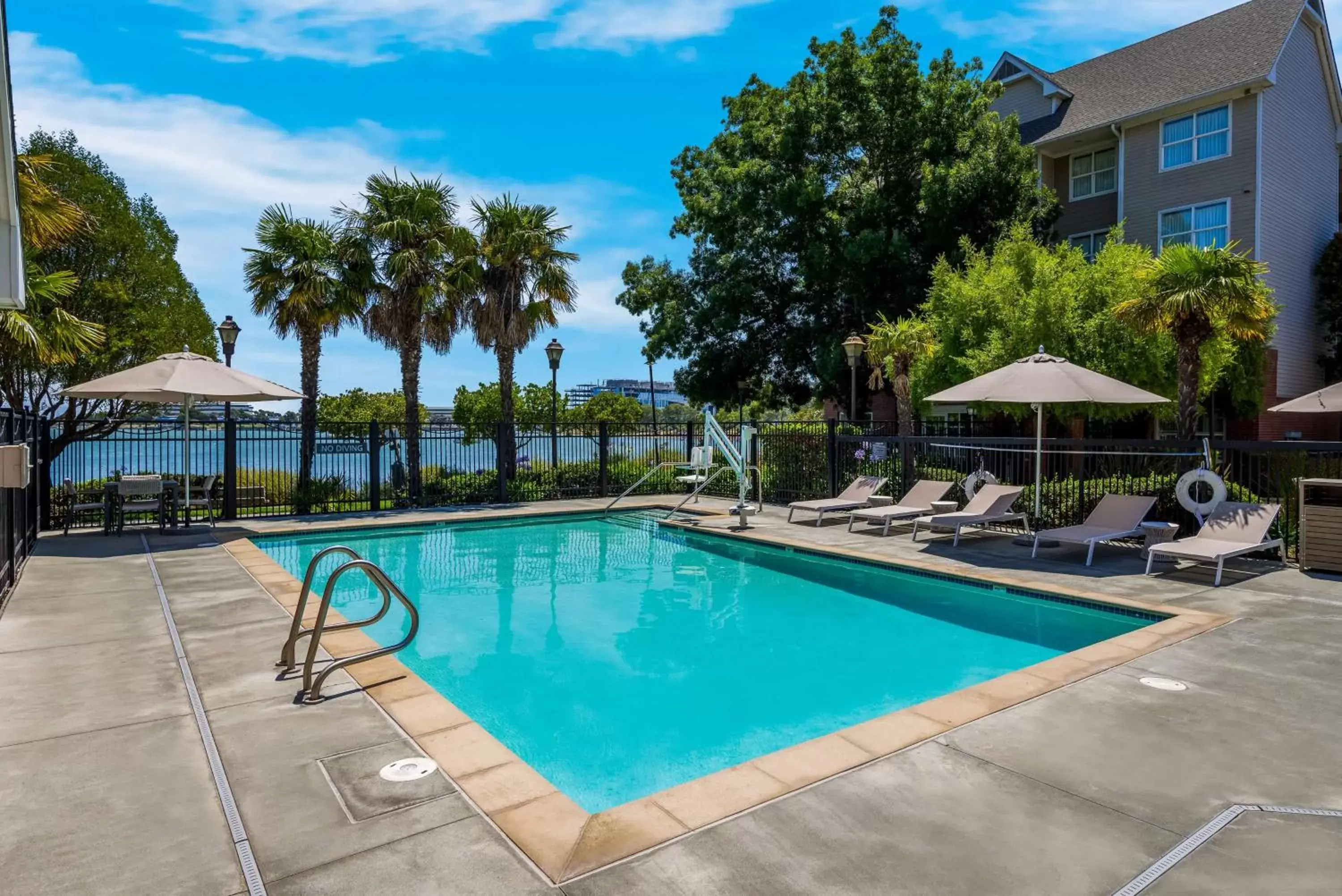 Pool view, Swimming Pool in Sonesta ES Suites San Francisco Airport Oyster Point Waterfront