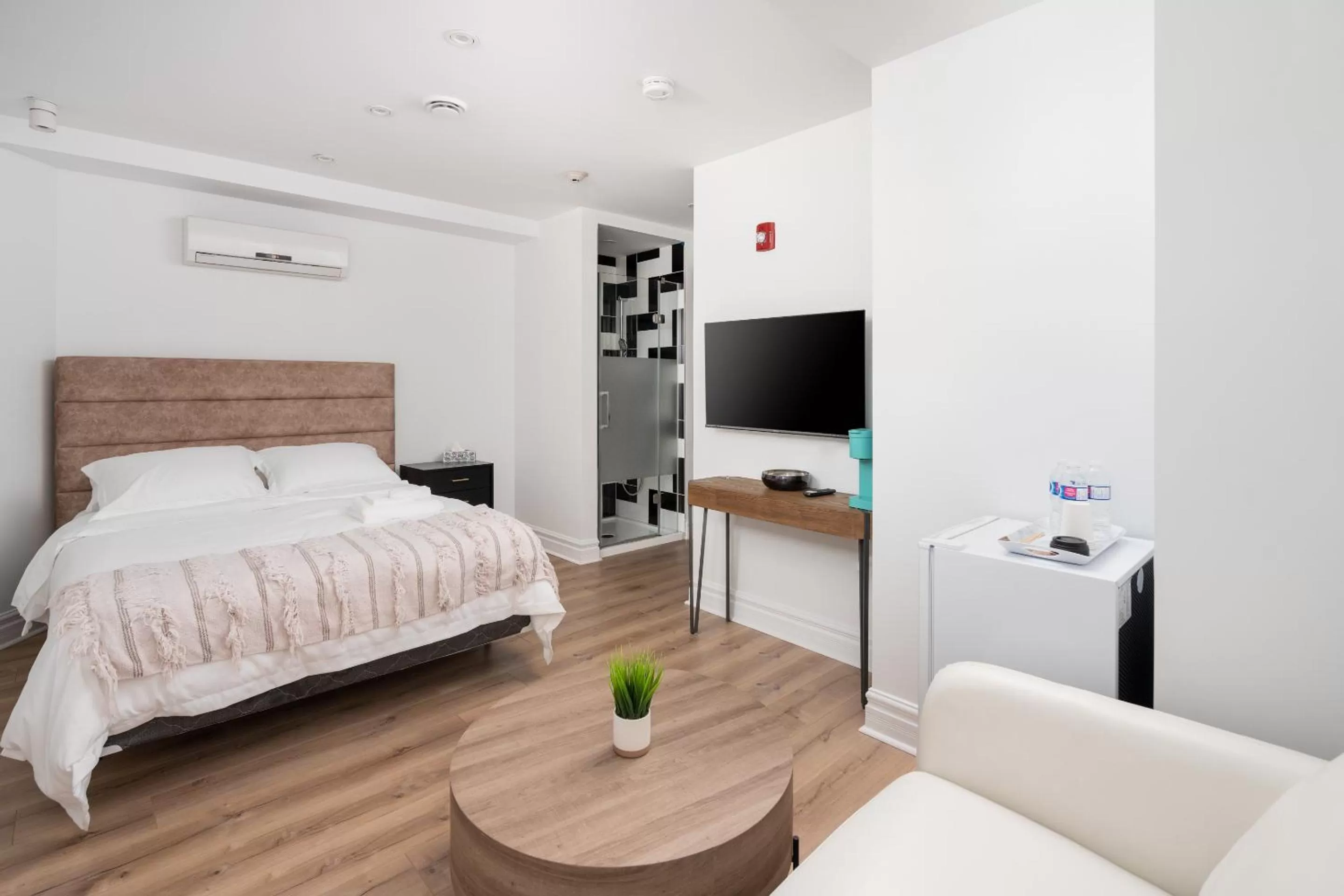 Bed in Le Penfield Par Nomade MTL