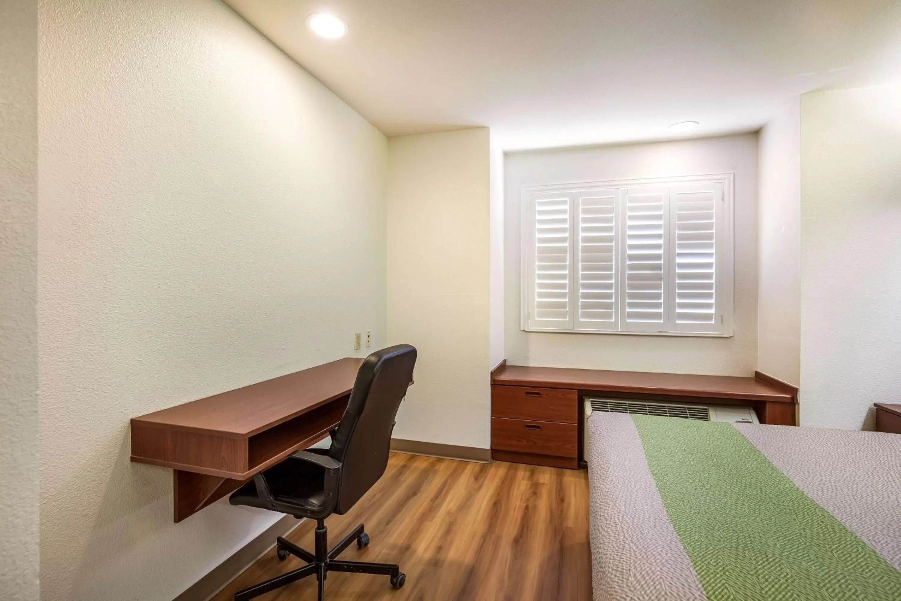 Seating area in Motel 6-Dixon, CA