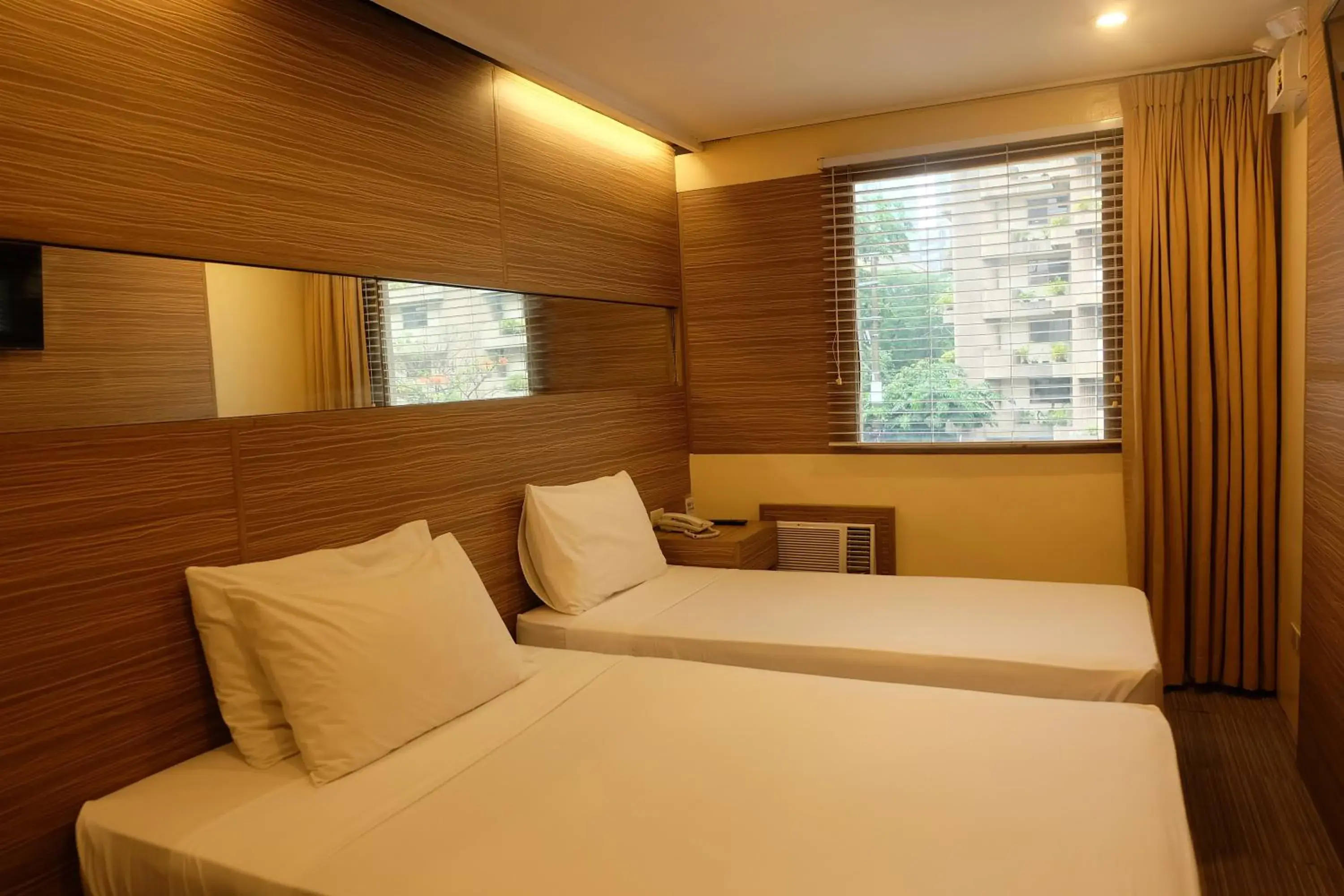 Bedroom, Bed in Spaces Hotel Makati - People & Pets