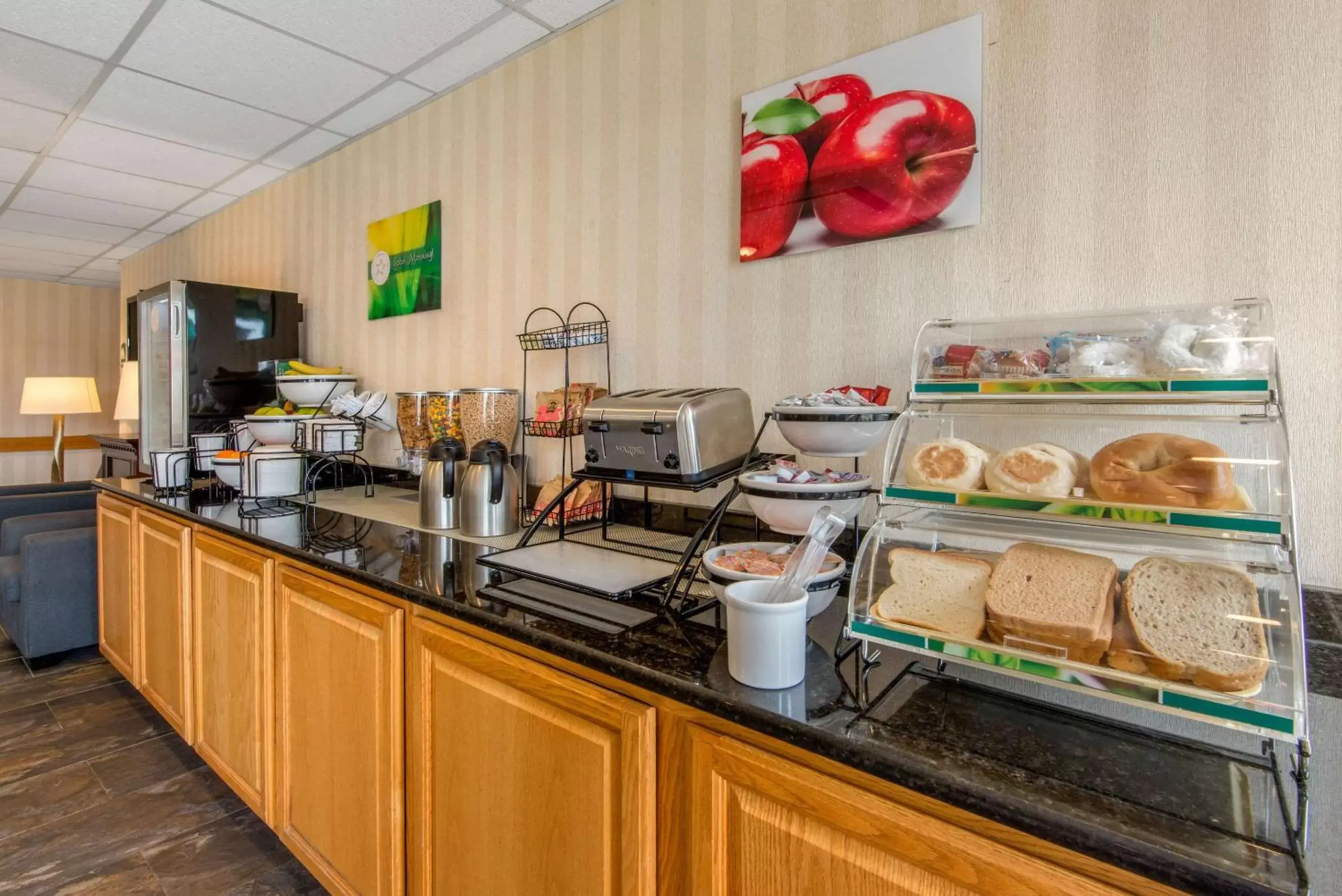 Restaurant/places to eat, Food in Quality Inn & Suites Mansfield