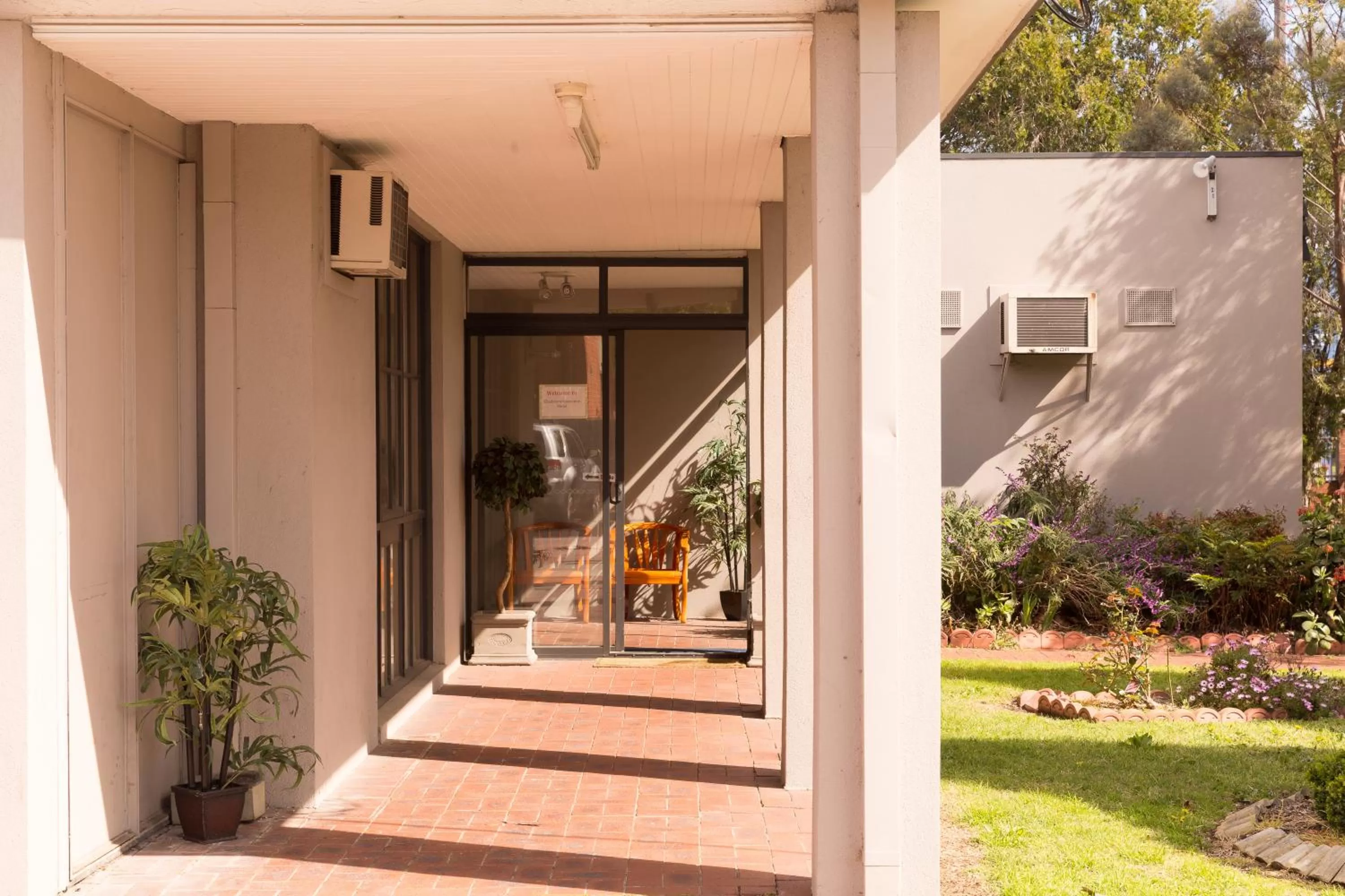 Facade/entrance in Chadstone Executive Motel