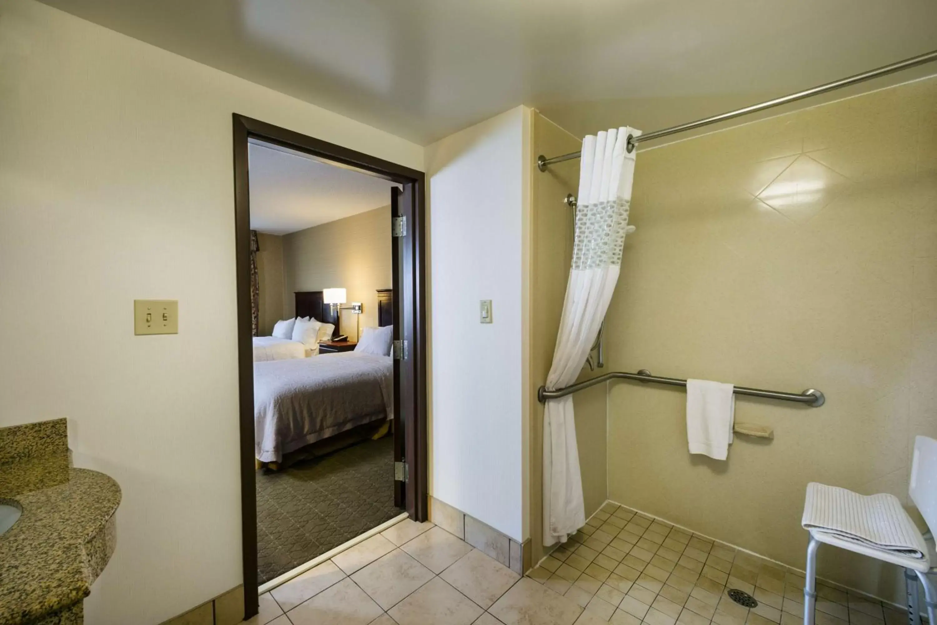 Bathroom in Hampton Inn & Suites Toledo-Perrysburg