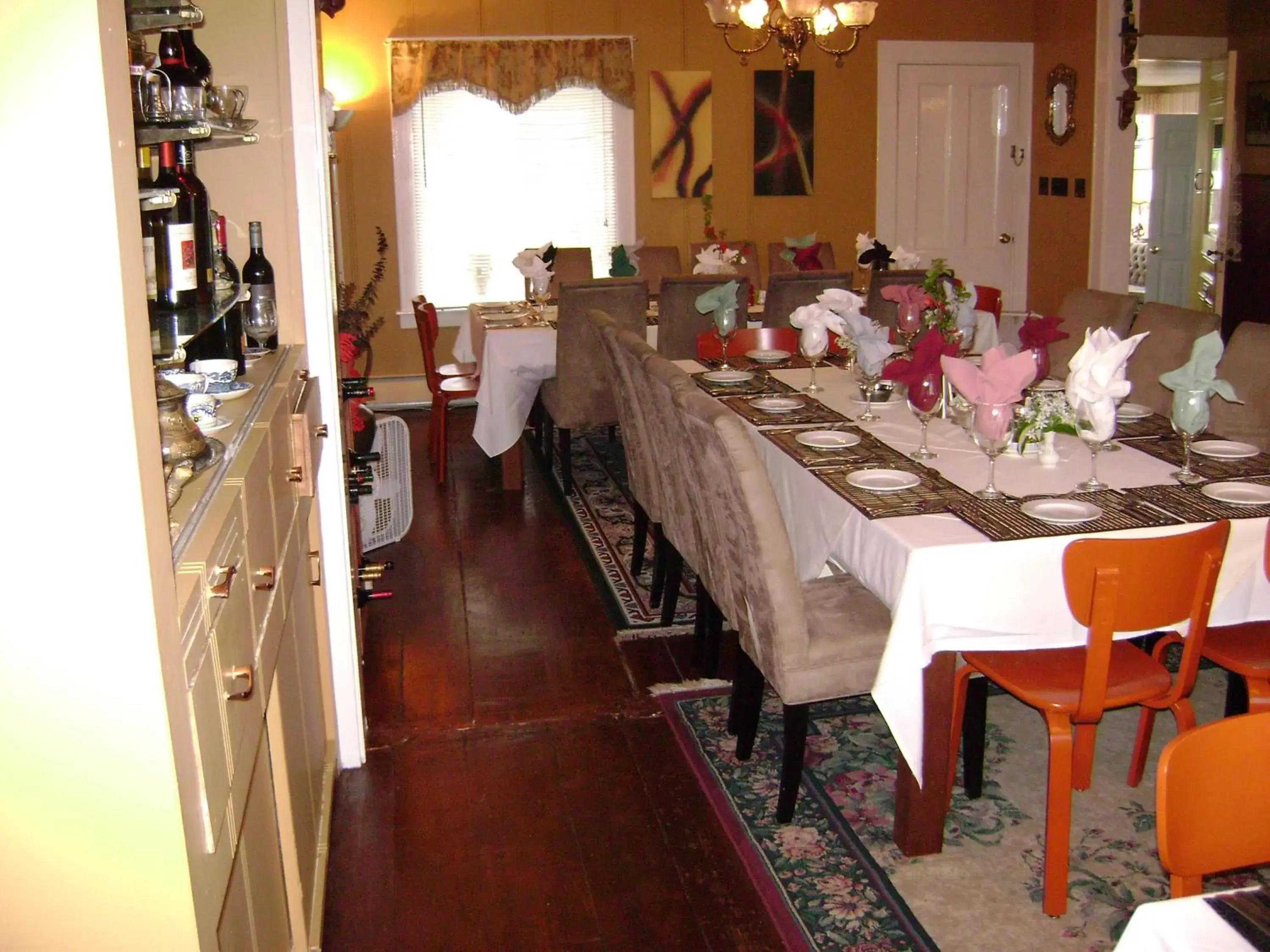 Banquet/Function facilities, Restaurant/Places to Eat in Lakelawn B&B and Motel