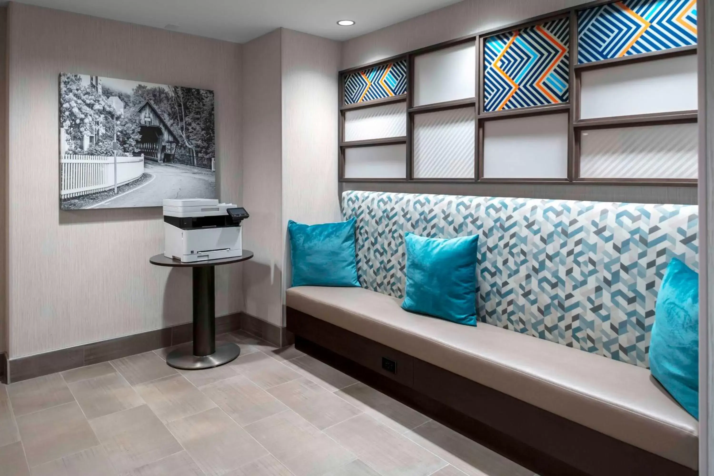 Business facilities, Seating Area in Hampton Inn Conyers