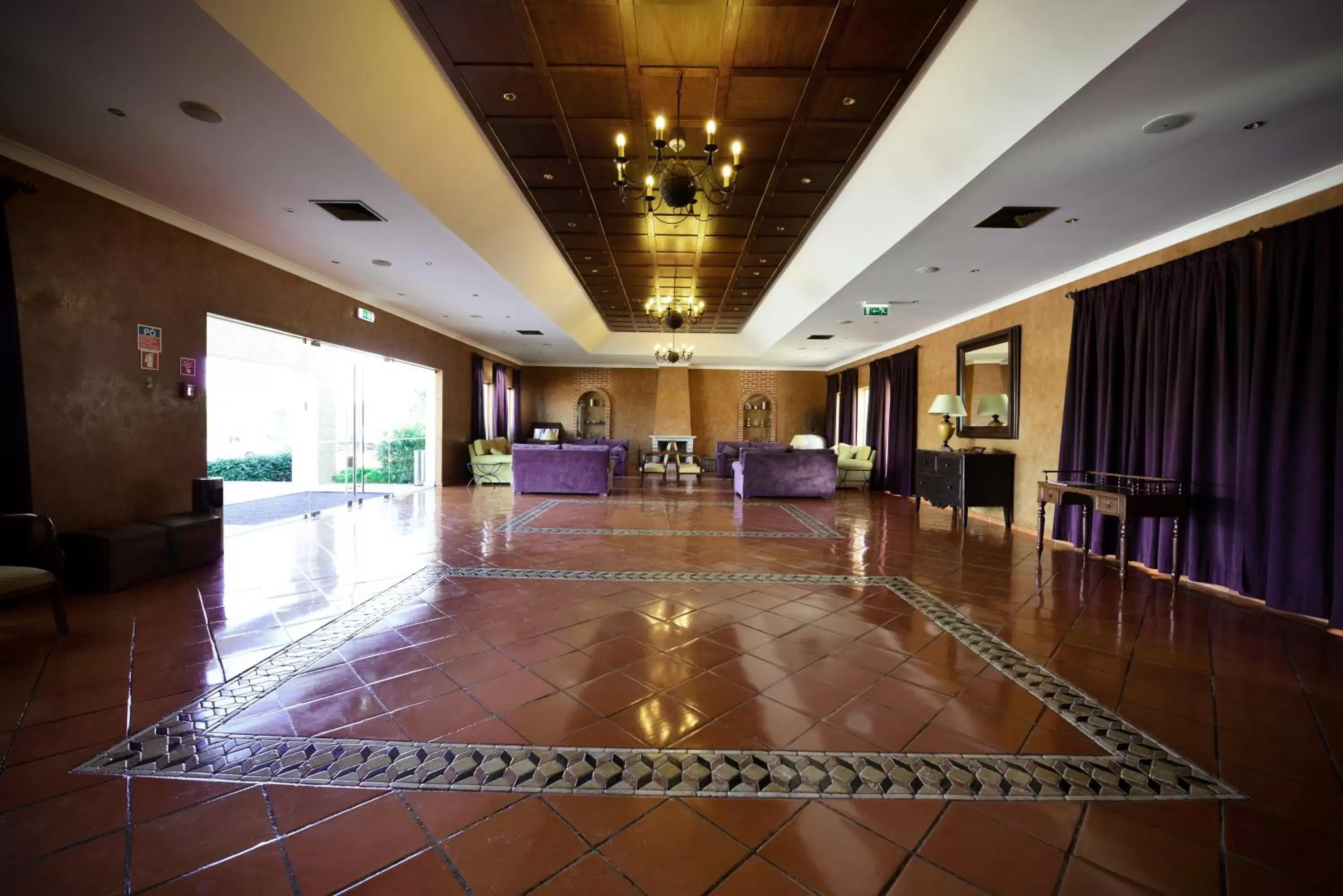 Lobby or reception in Vila Gale Albacora