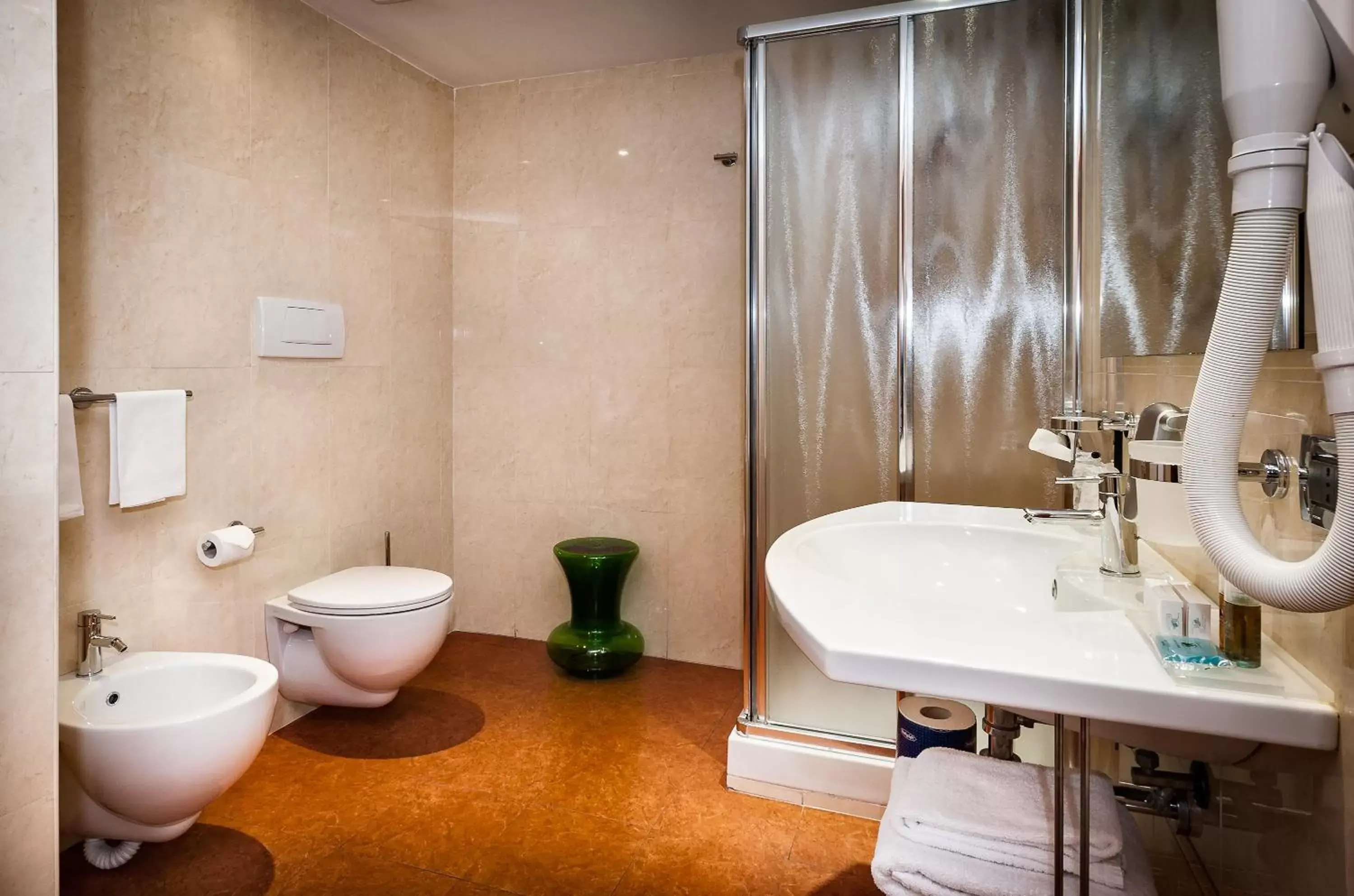 Bathroom in Hotel dei Cavalieri Caserta - La Reggia