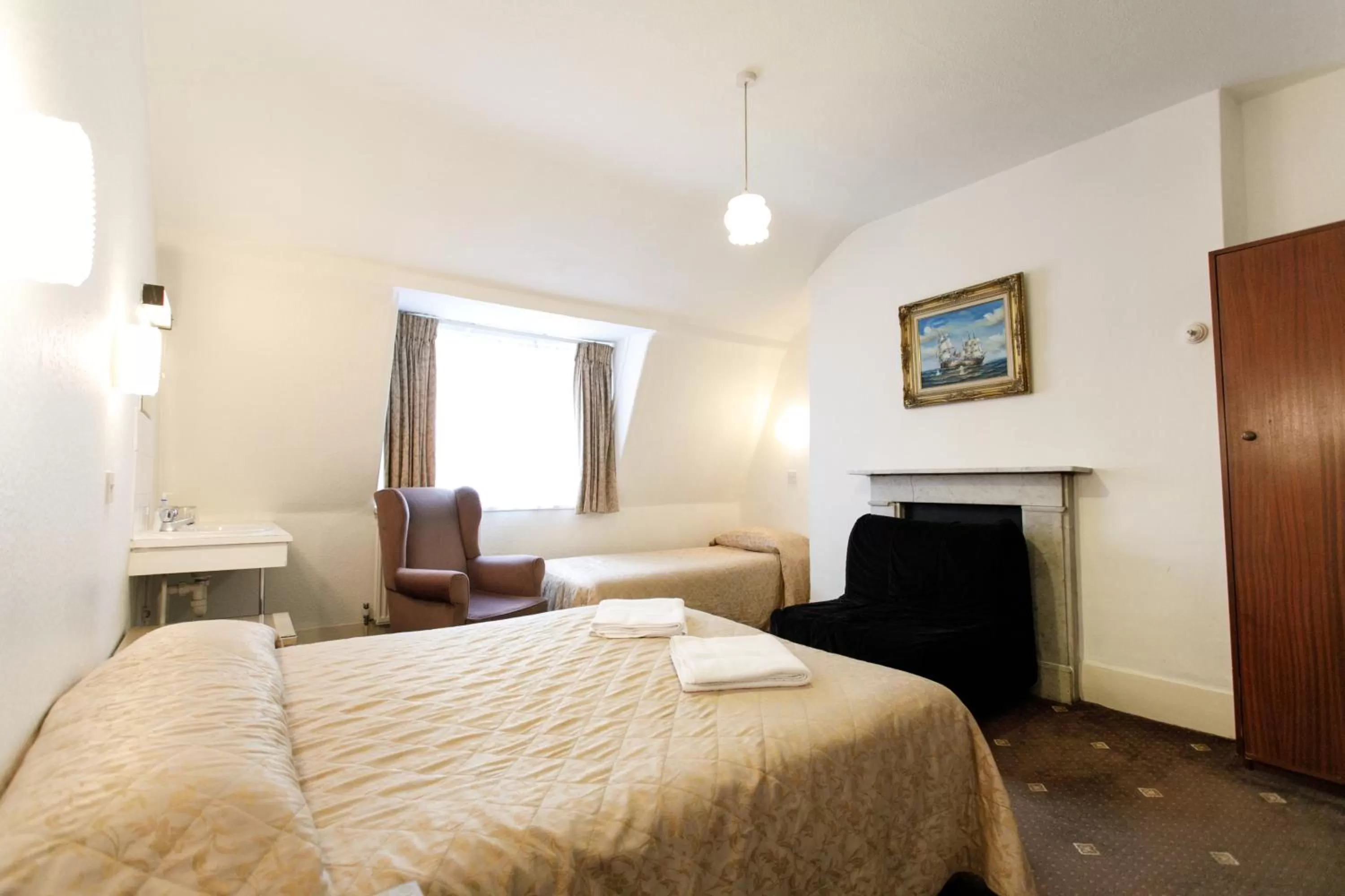 Photo of the whole room, Bed in Jesmond Hotel