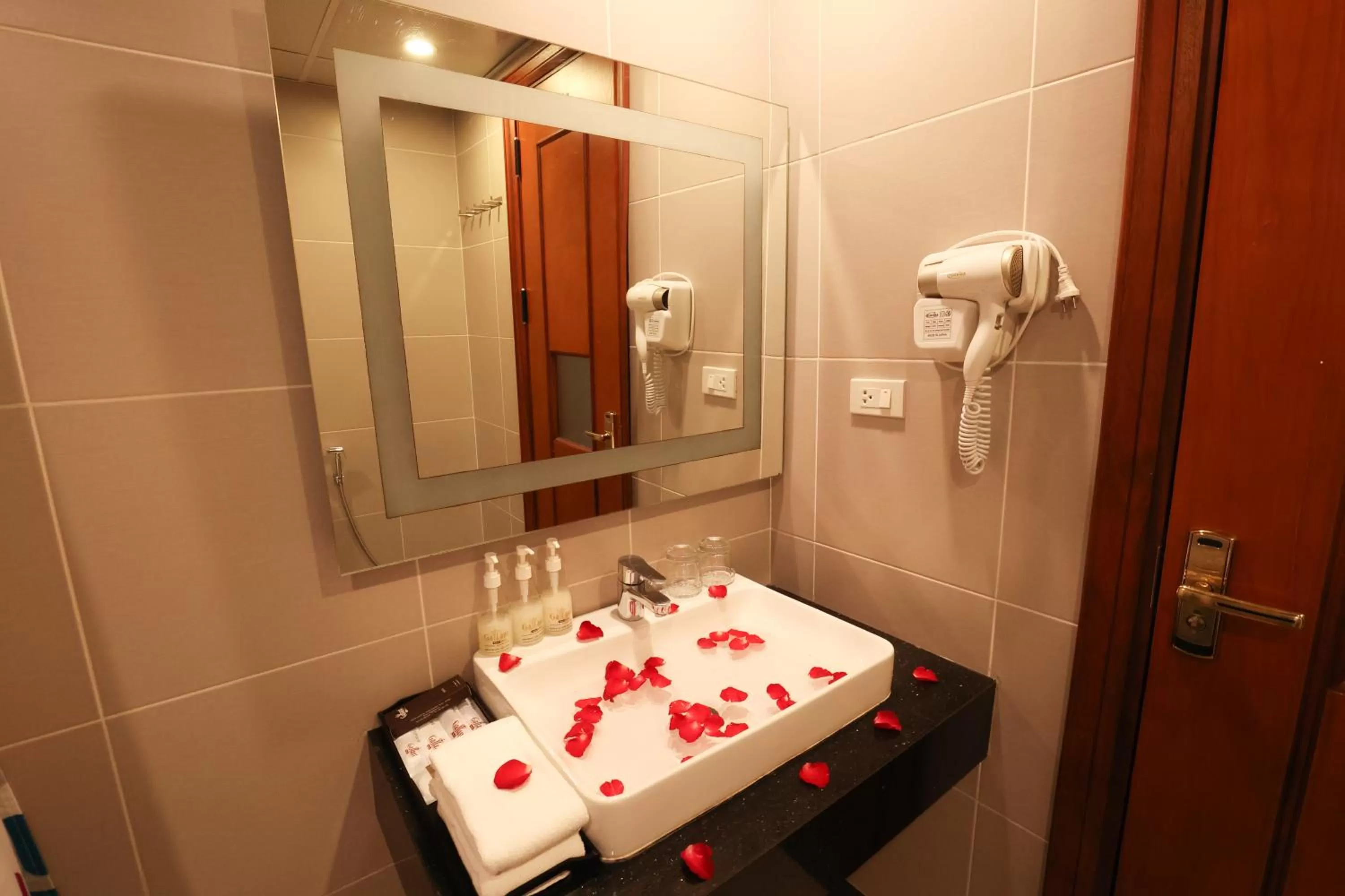 Bathroom in Gallant Hotel