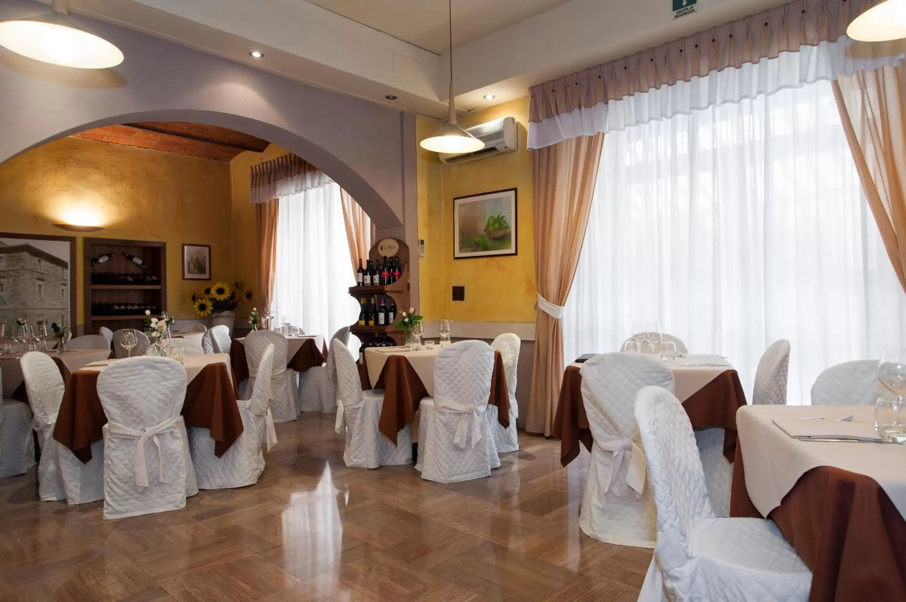 Restaurant/places to eat, Banquet Facilities in Hotel Monti