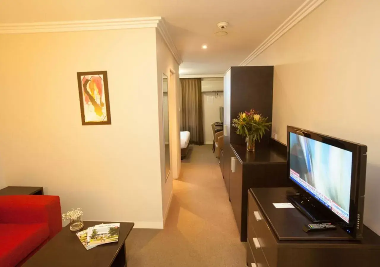 Seating area, TV/Entertainment Center in Wine Country Motor Inn