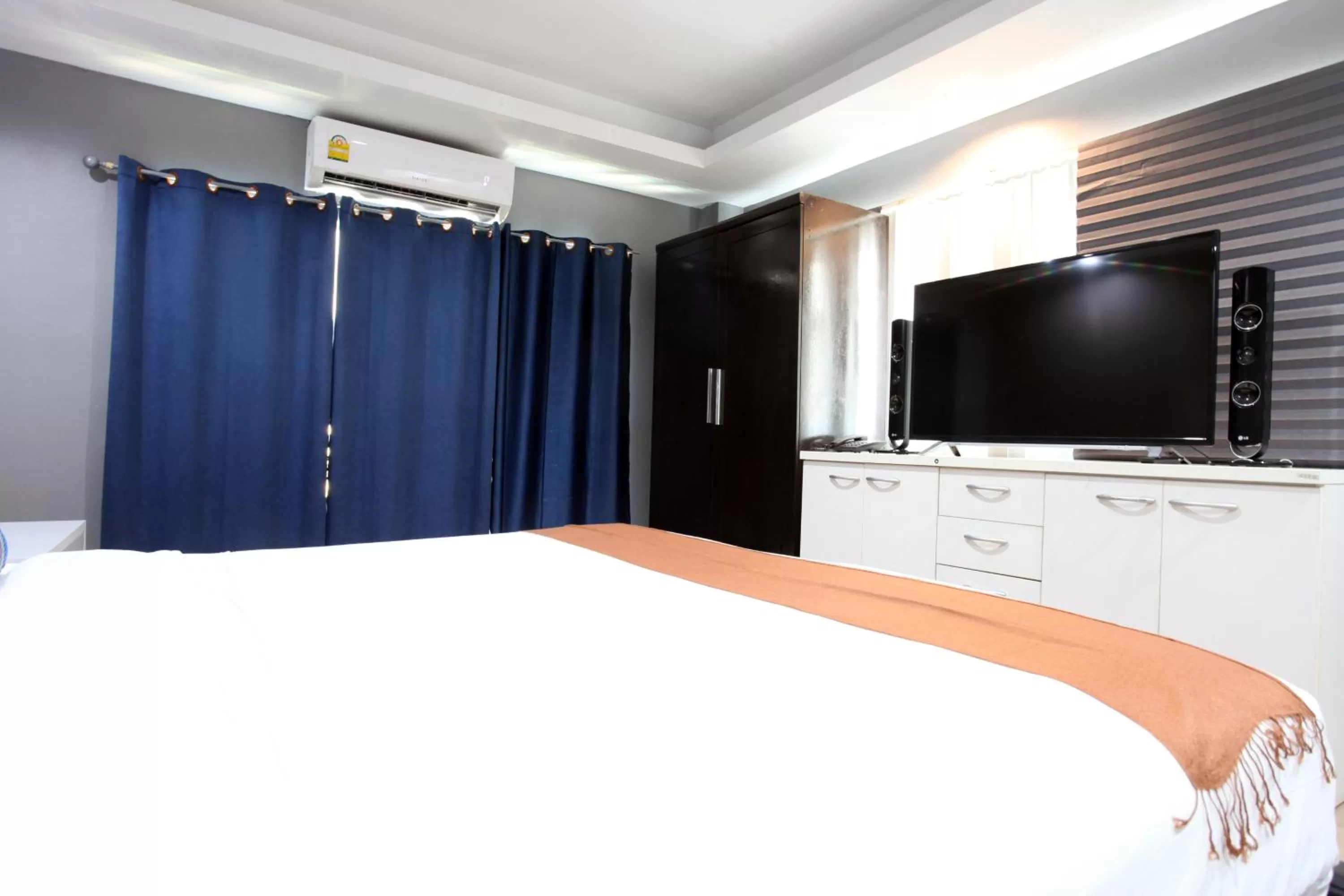 TV/Entertainment Center in DEL MAR RESIDENCE