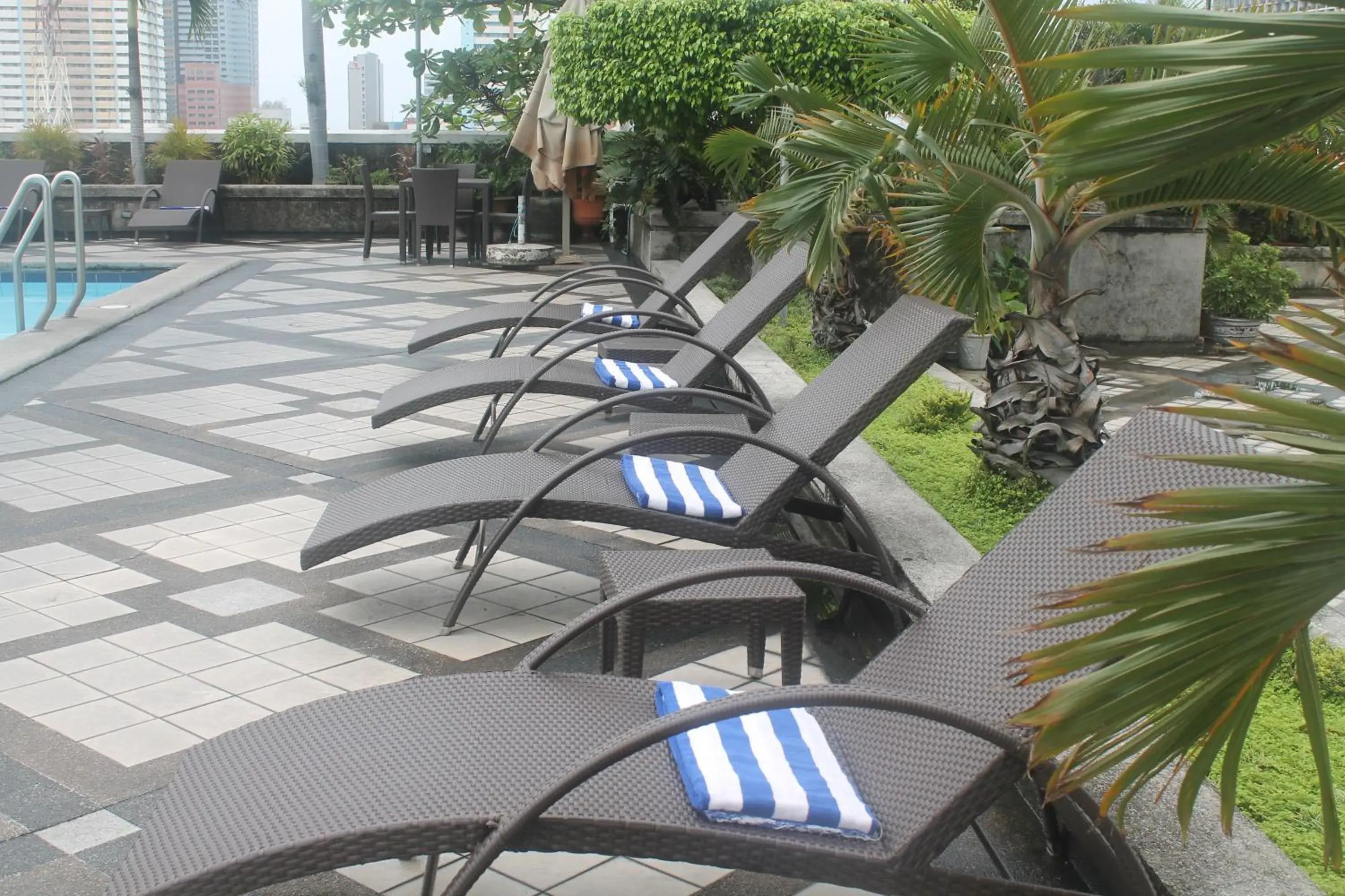 Swimming Pool in Pearl Manila Hotel