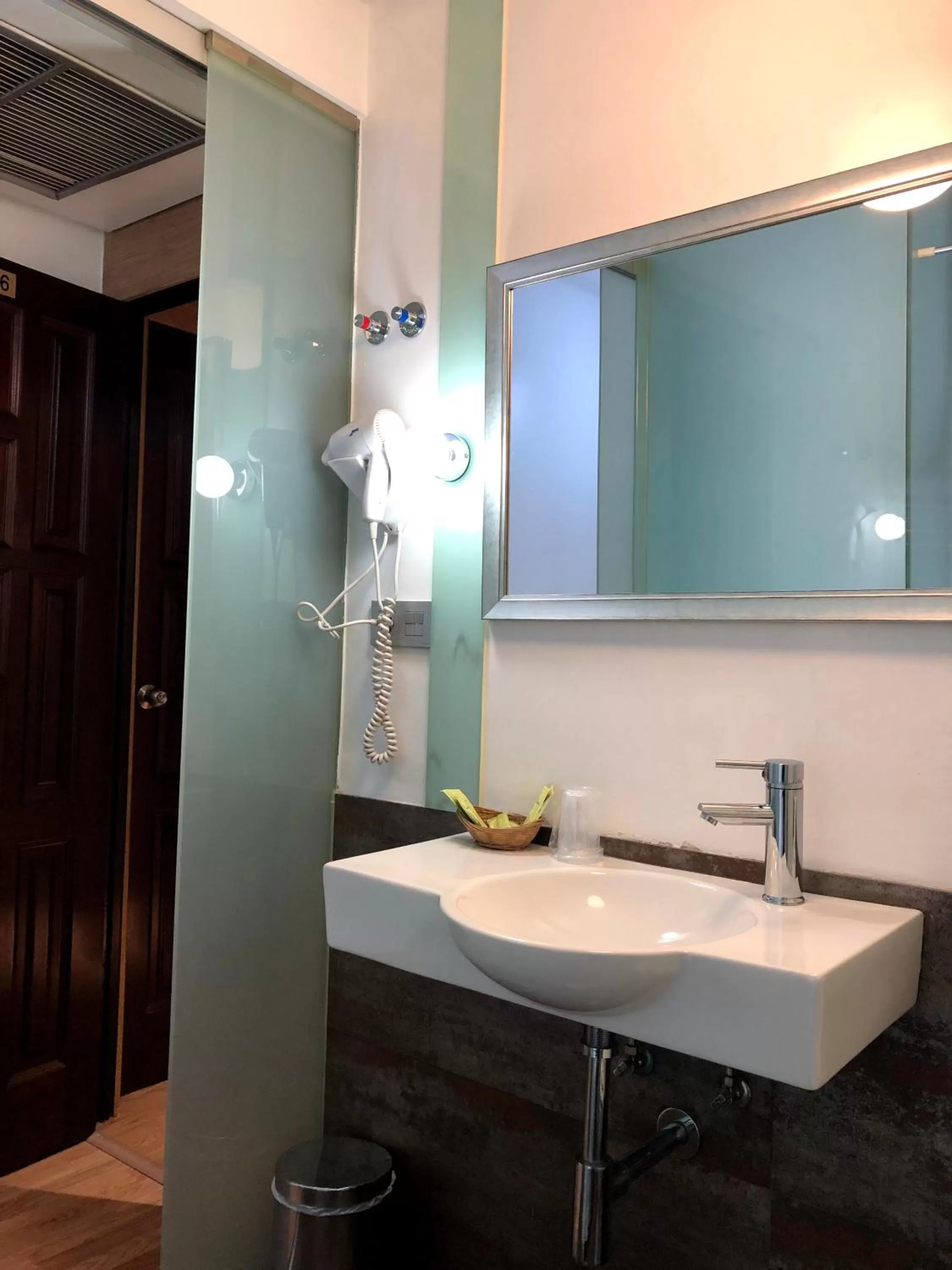 Bathroom in Hotel del Mar Vigo