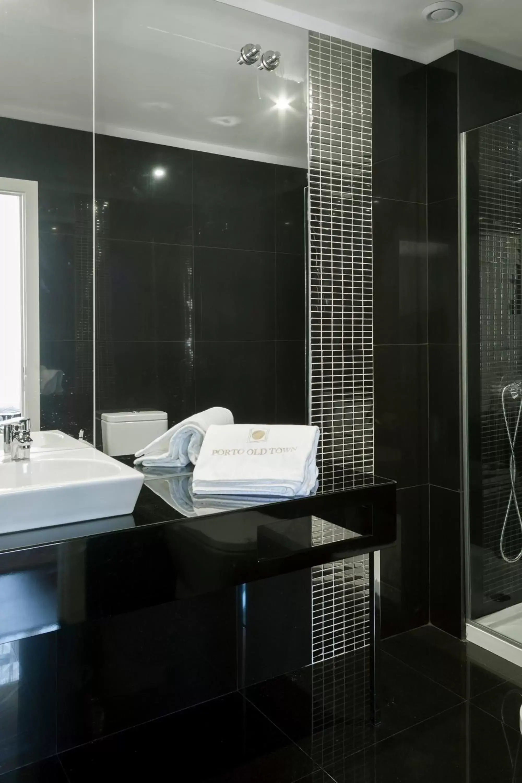 Bathroom in Porto Old Town – Tourism Apartments